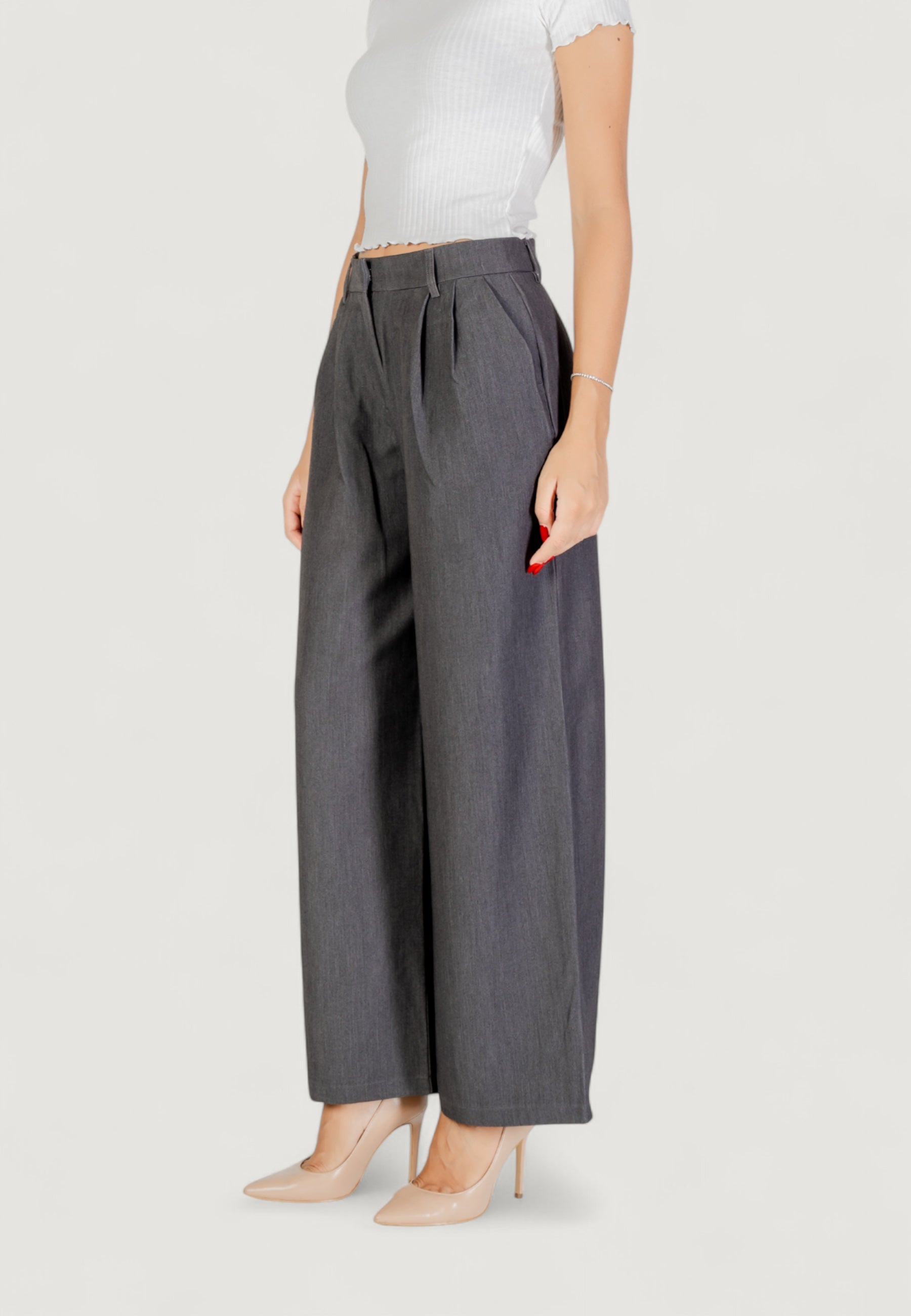 Pantaloni a palazzo Only ONLHATTIE HW PLEAT MEL STR PANT TLR NOOS