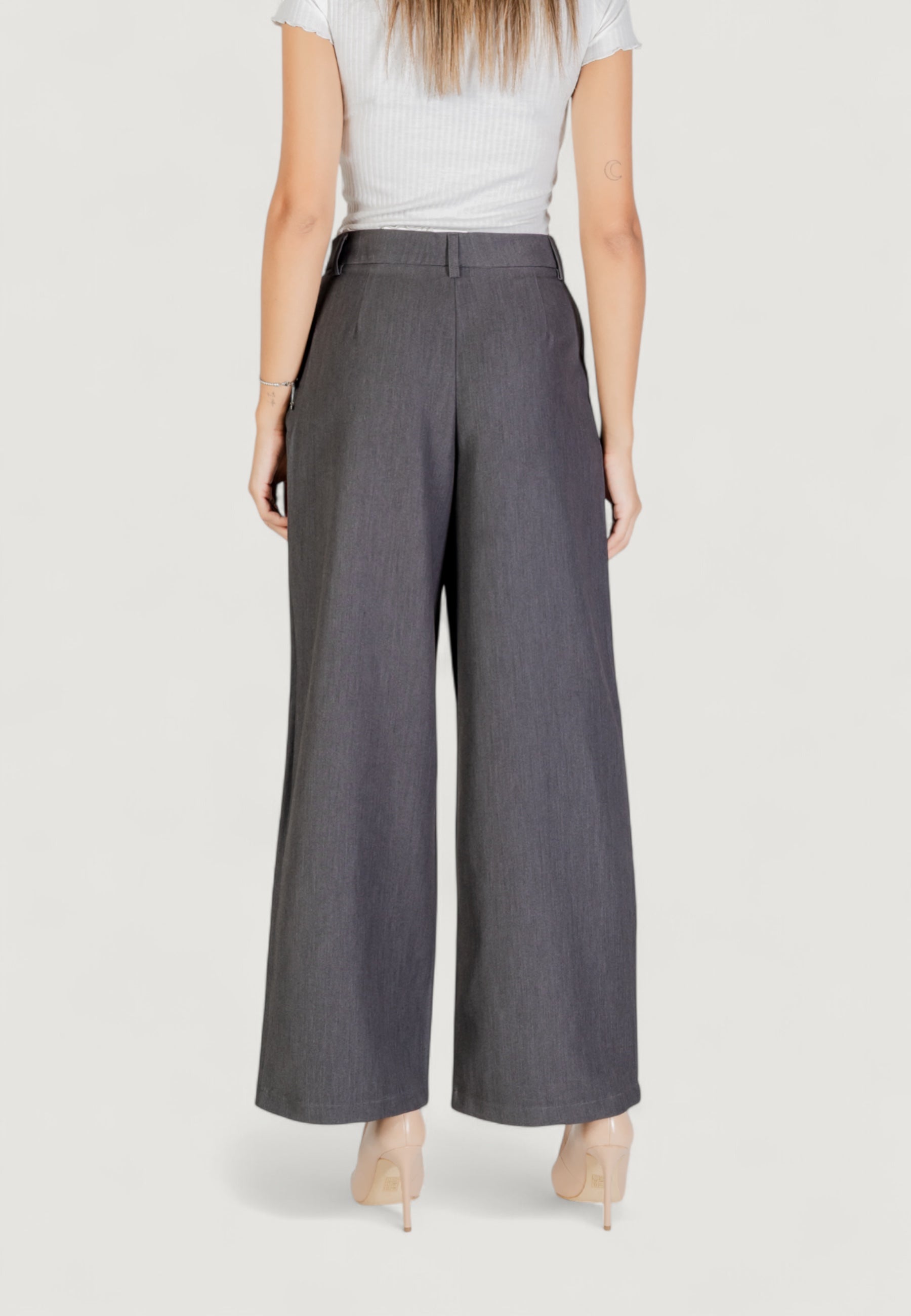 Pantaloni a palazzo Only ONLHATTIE HW PLEAT MEL STR PANT TLR NOOS