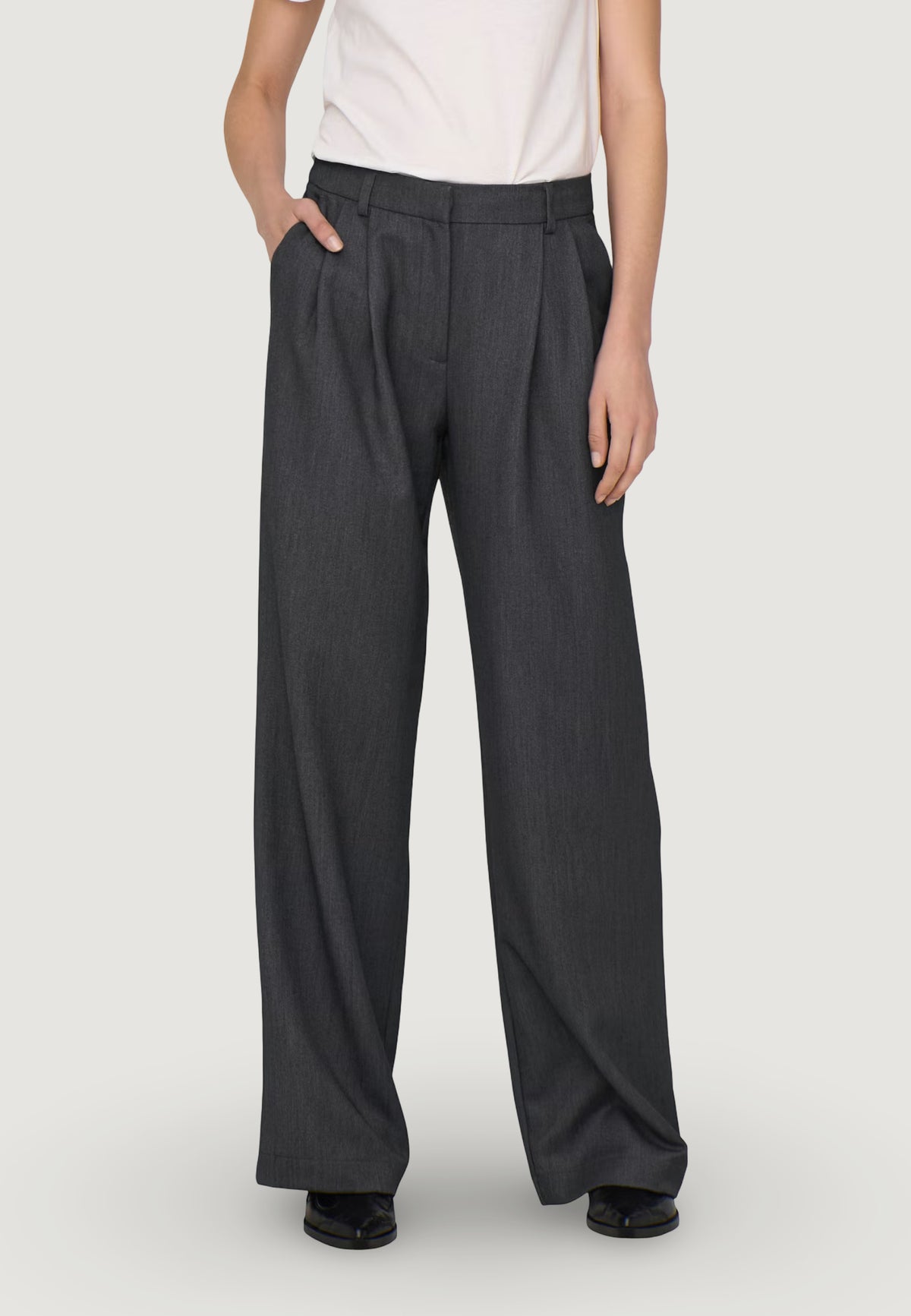 Pantaloni a palazzo Only ONLHATTIE HW PLEAT MEL STR PANT TLR NOOS