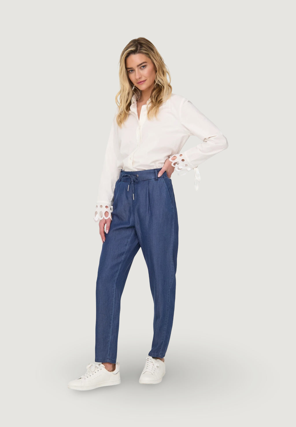 Cigarette trousers Only ONLPOPTRASH CHARIS LIFE PANT CC WVN