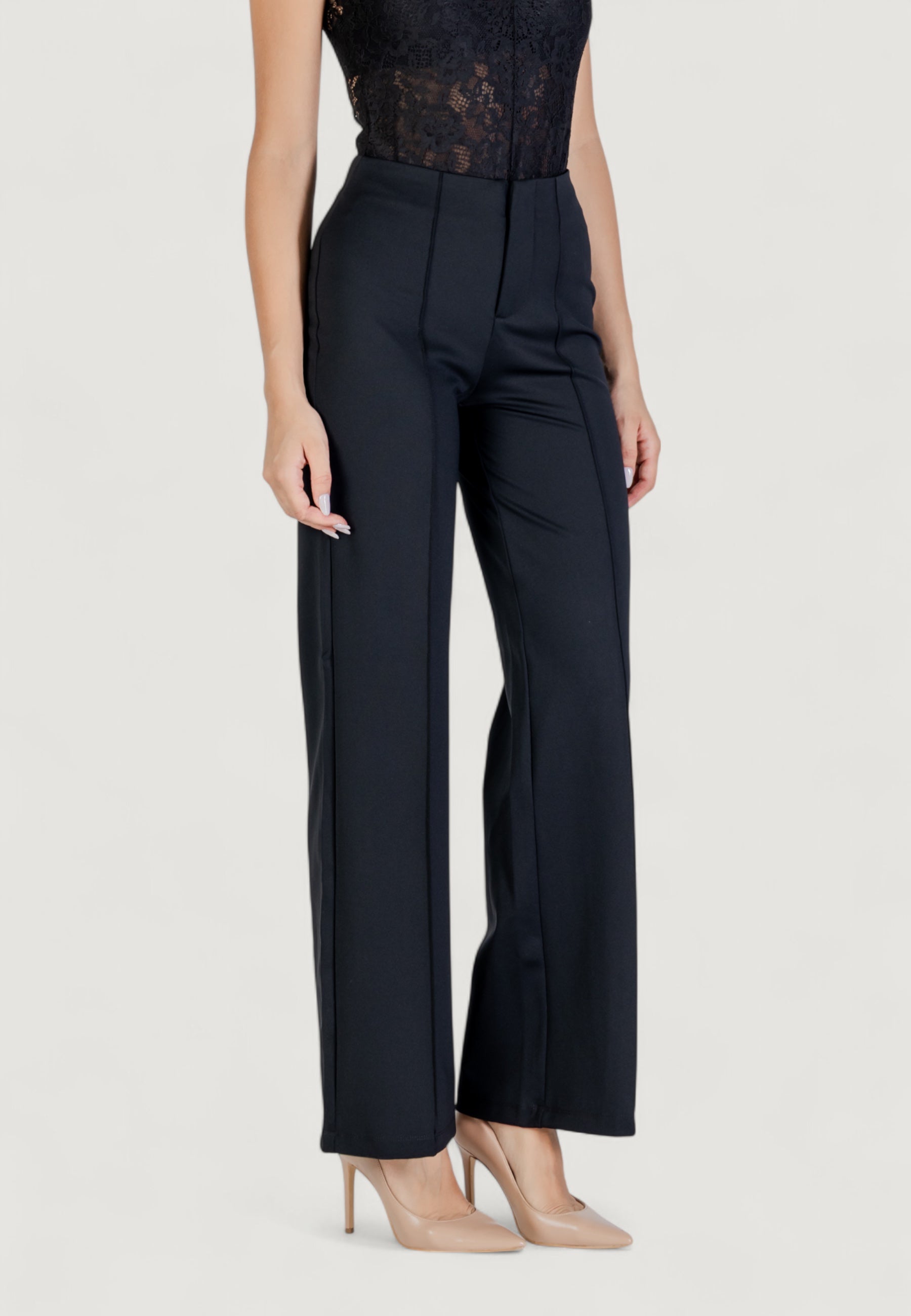 Pantaloni bootcut Guess Active CARLA FLARE PANTS