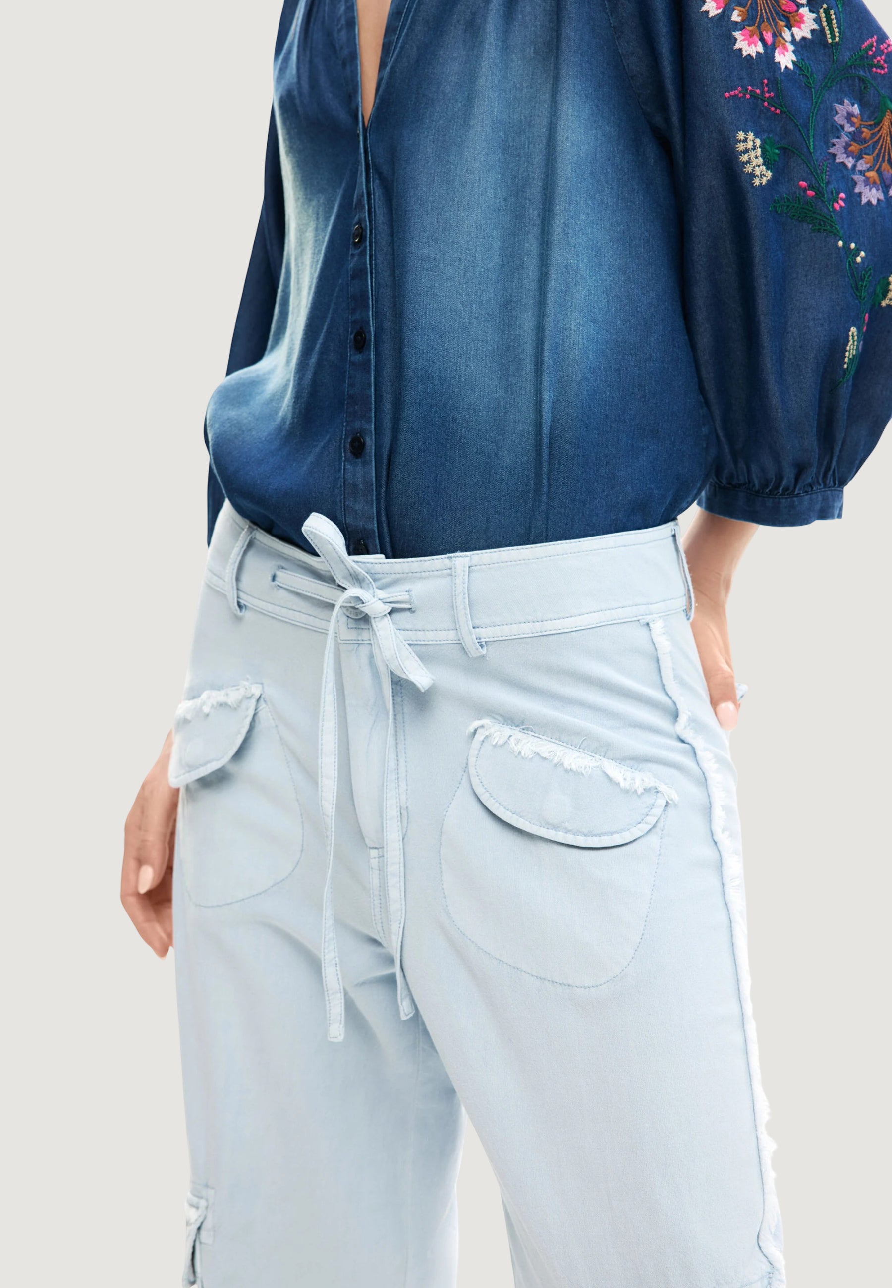 Pantaloni regular Desigual PANT_VILLAGE