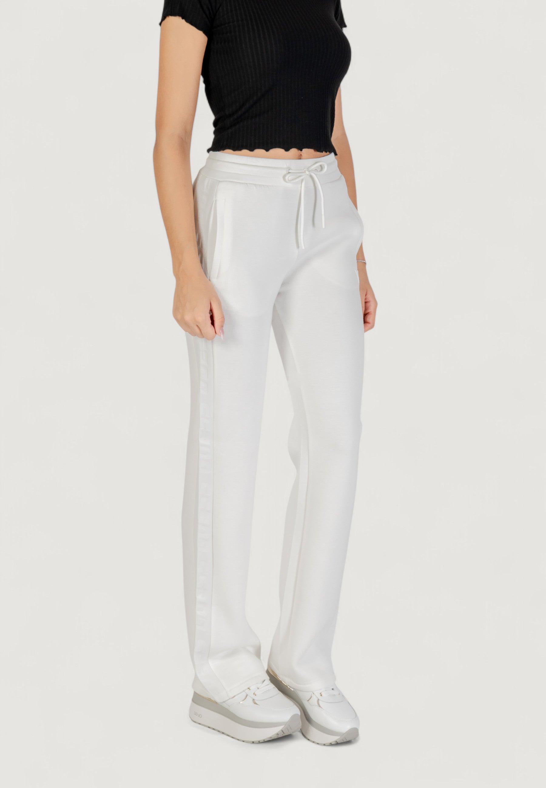 Pantaloni regular Guess Active BRENDA SCUBA STRAIGHT LEG PANT