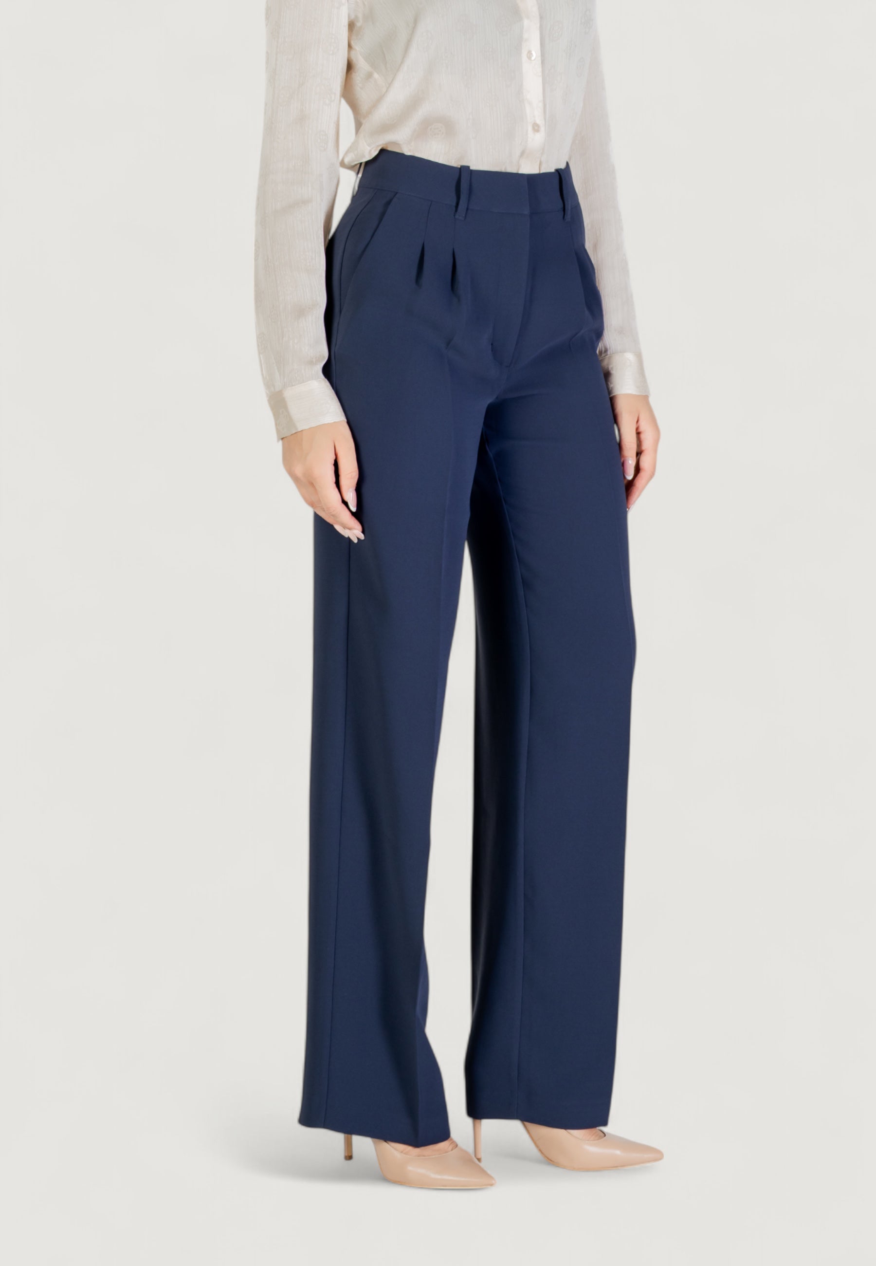 Pantaloni regular Guess THEOLINE PERFECT PANT