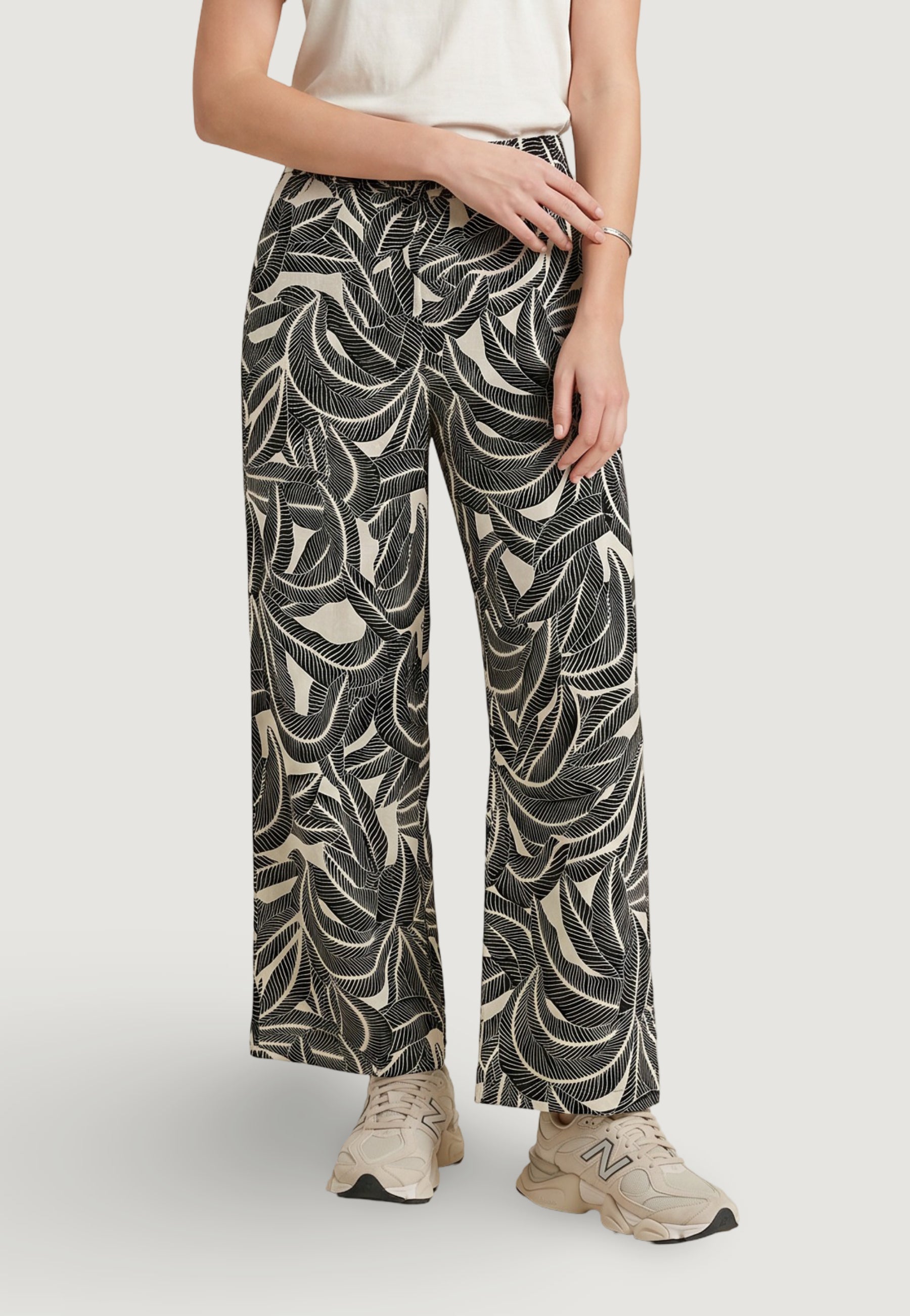 Regular trousers Only ONLNOVA LIFE VIS PALAZZO PANT WVN