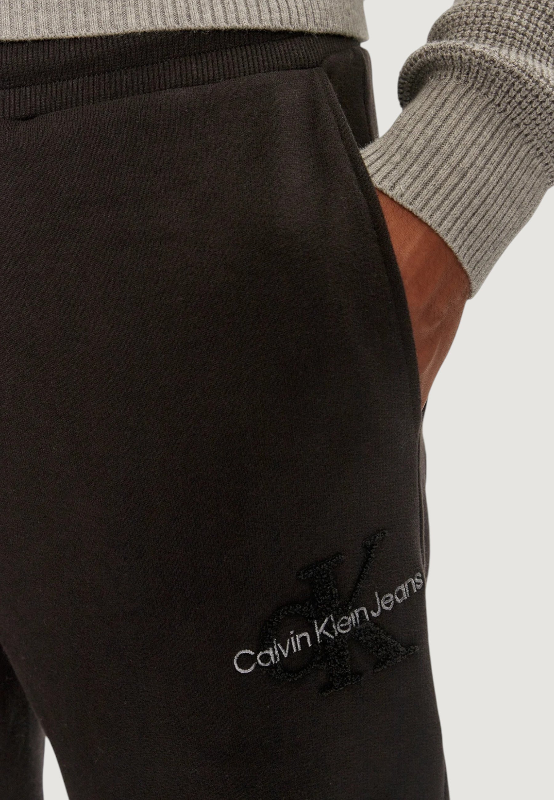 Pantaloni sportivi Calvin Klein Jeans CHENILLE MONOLOGO SW