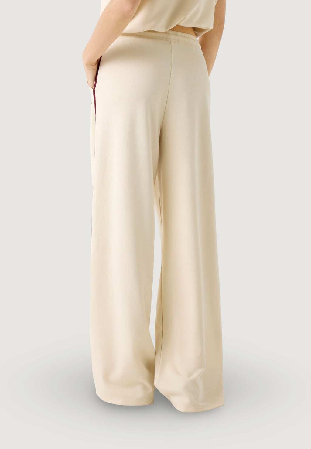 Pantaloni sportivi Guess Active JASMINE WIDE LEG PANT