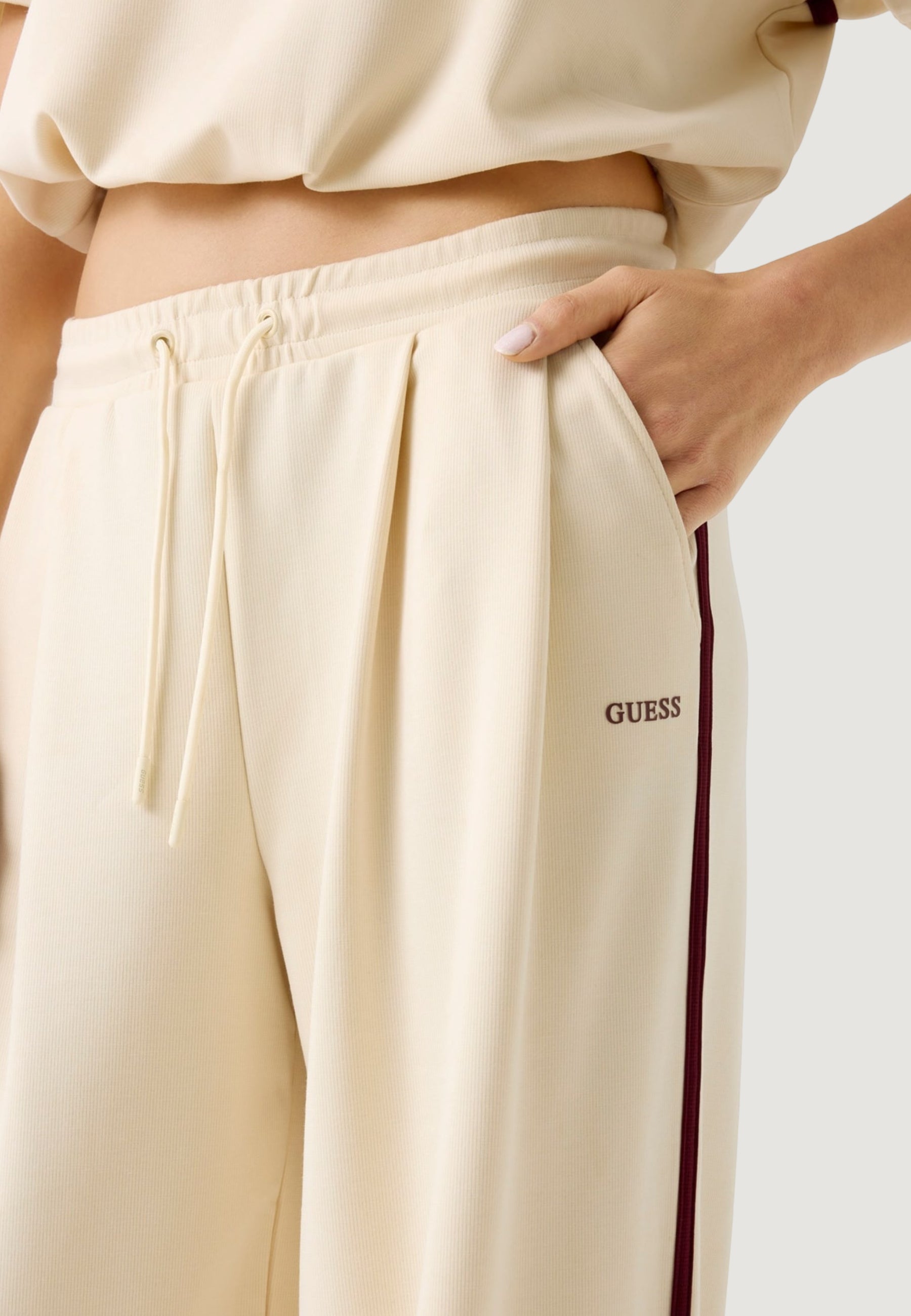 Pantaloni sportivi Guess Active JASMINE WIDE LEG PANT