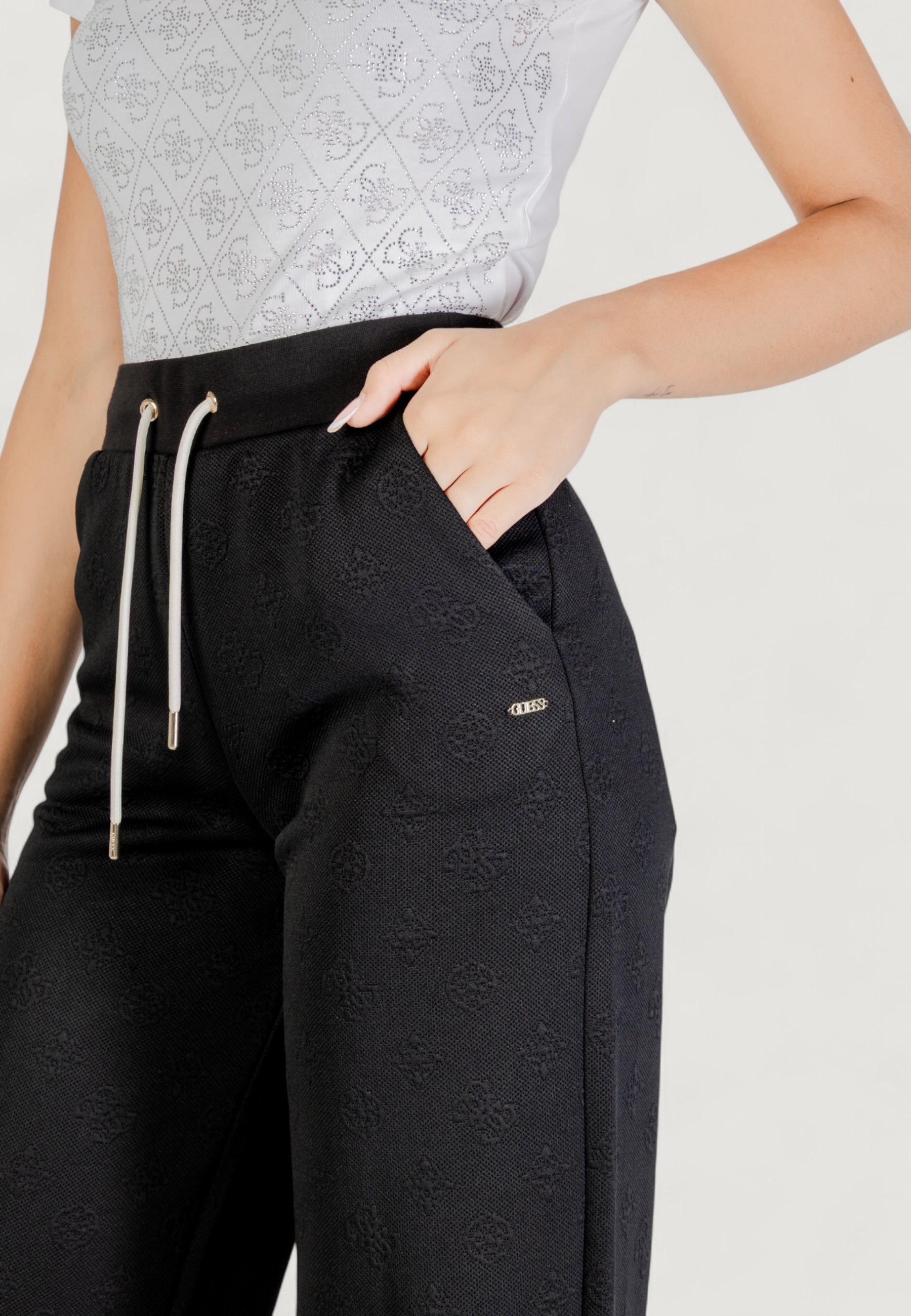 Pantaloni sportivi Guess Active 3D PEONY WIDE LENG PANTS