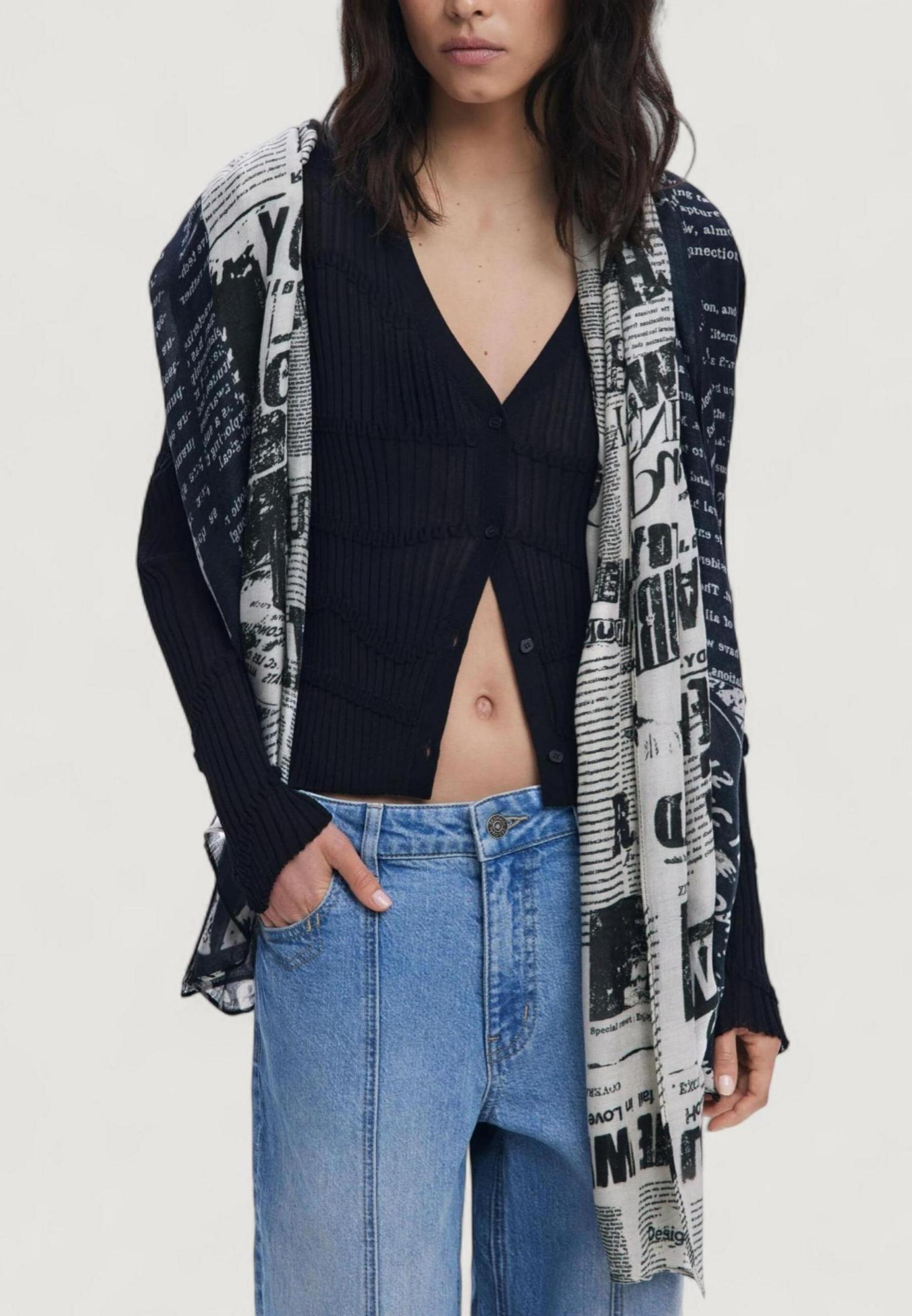 Pashmina Desigual FOU_NEWSPAPER