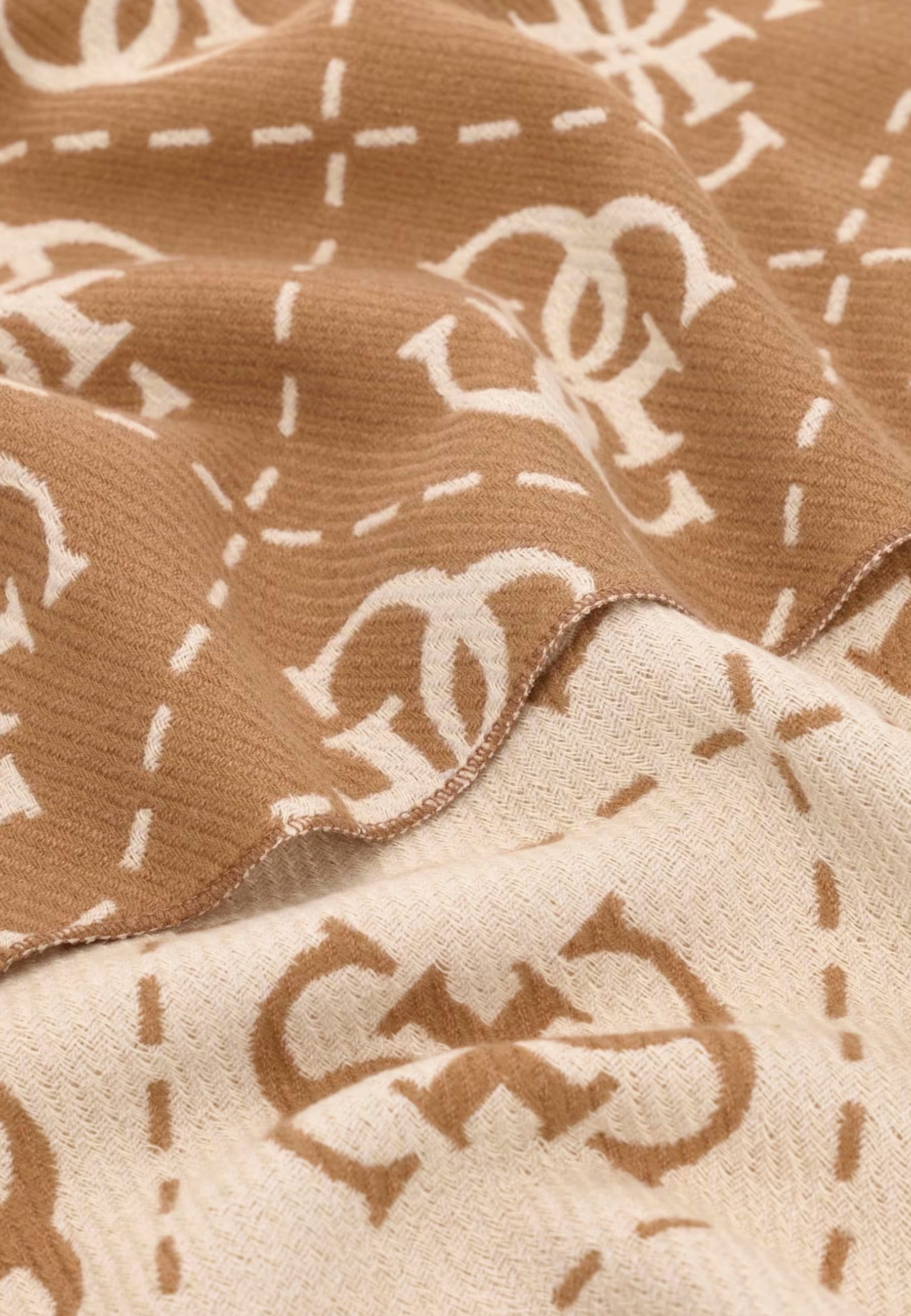 Pashmina Guess AW5217 VIS03