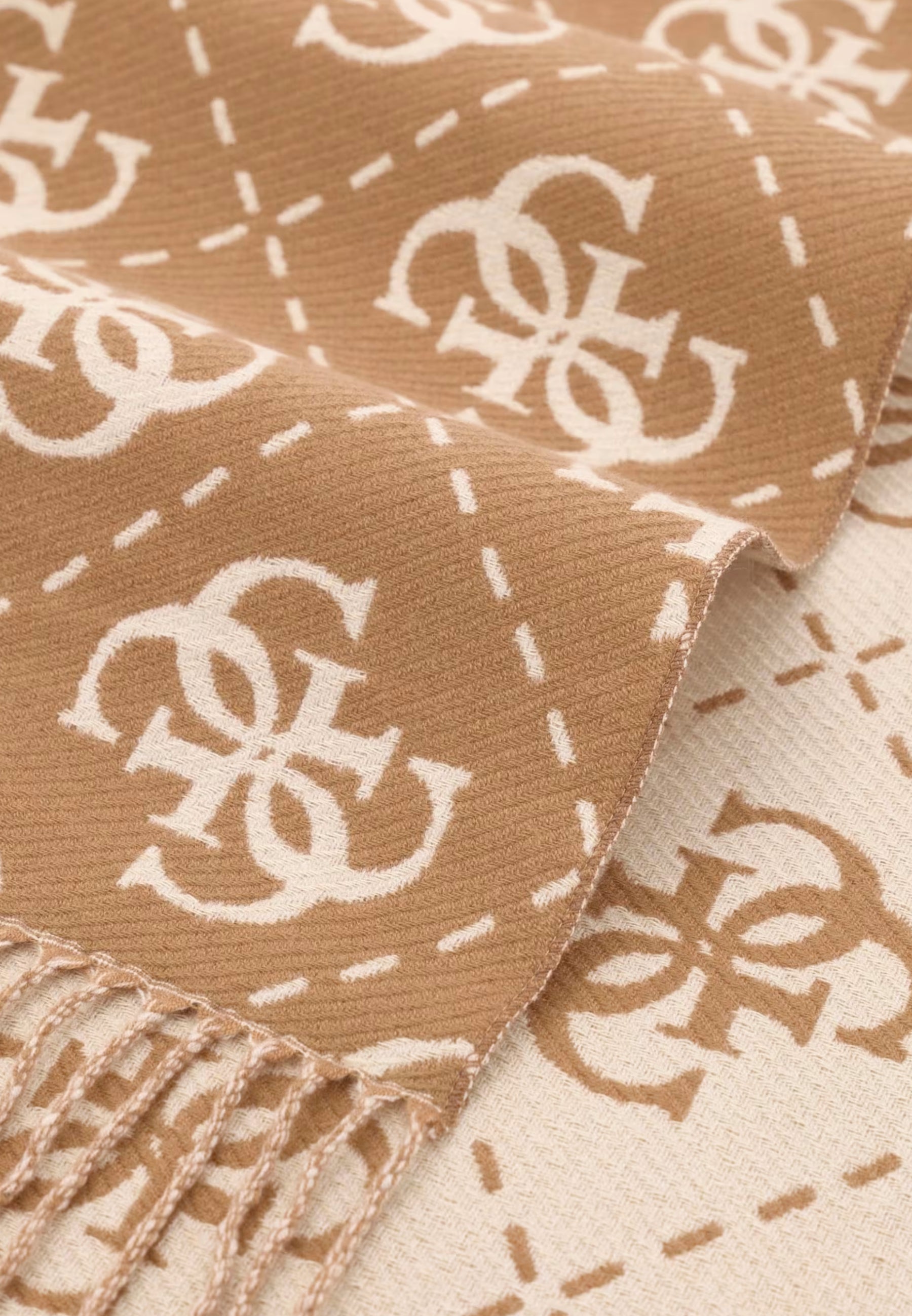 Pashmina Guess AW5217 VIS03