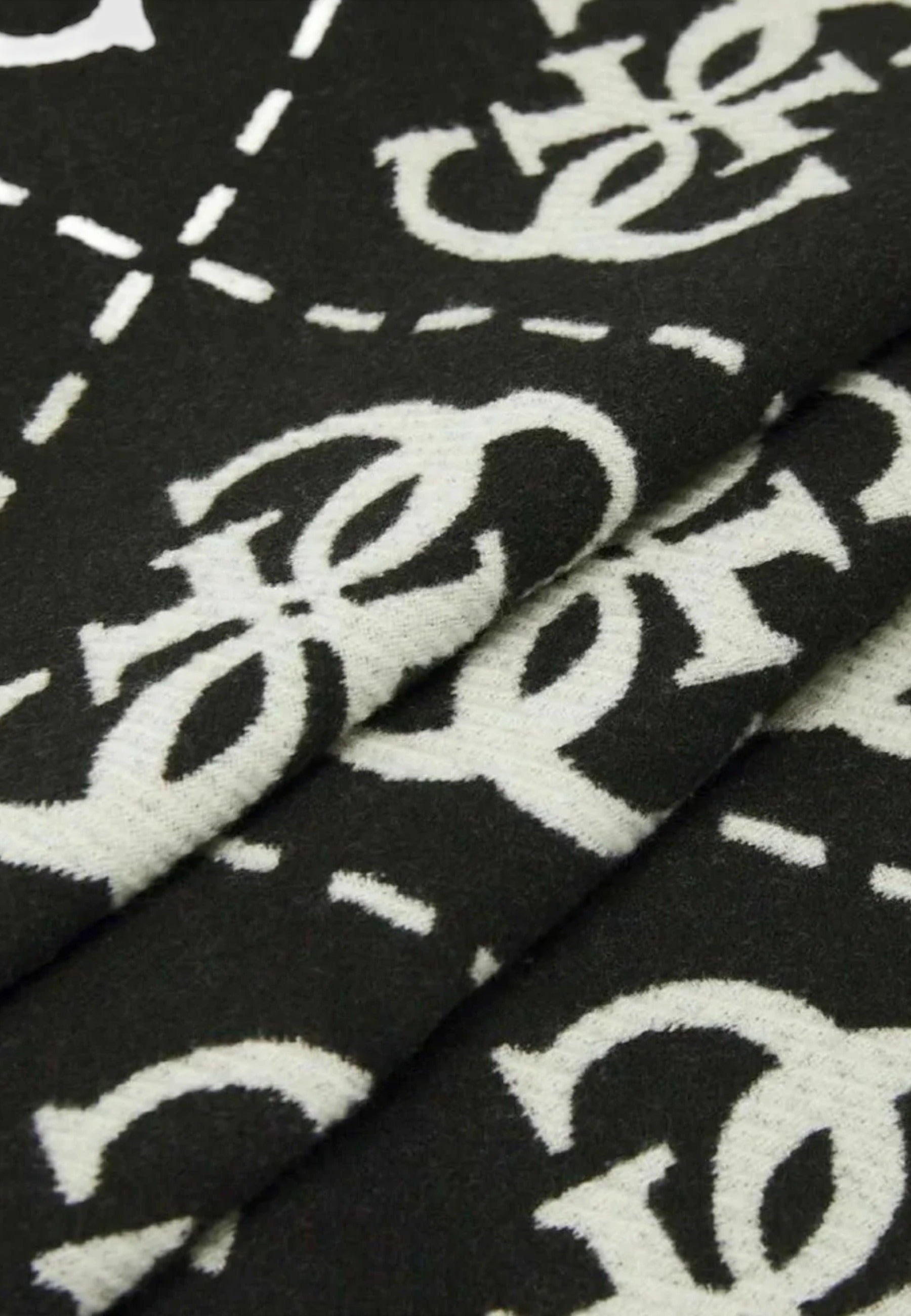 Pashmina Guess AW5217 VIS03