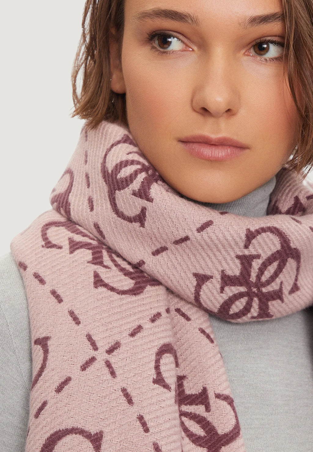 Pashmina Guess AW5217 VIS03