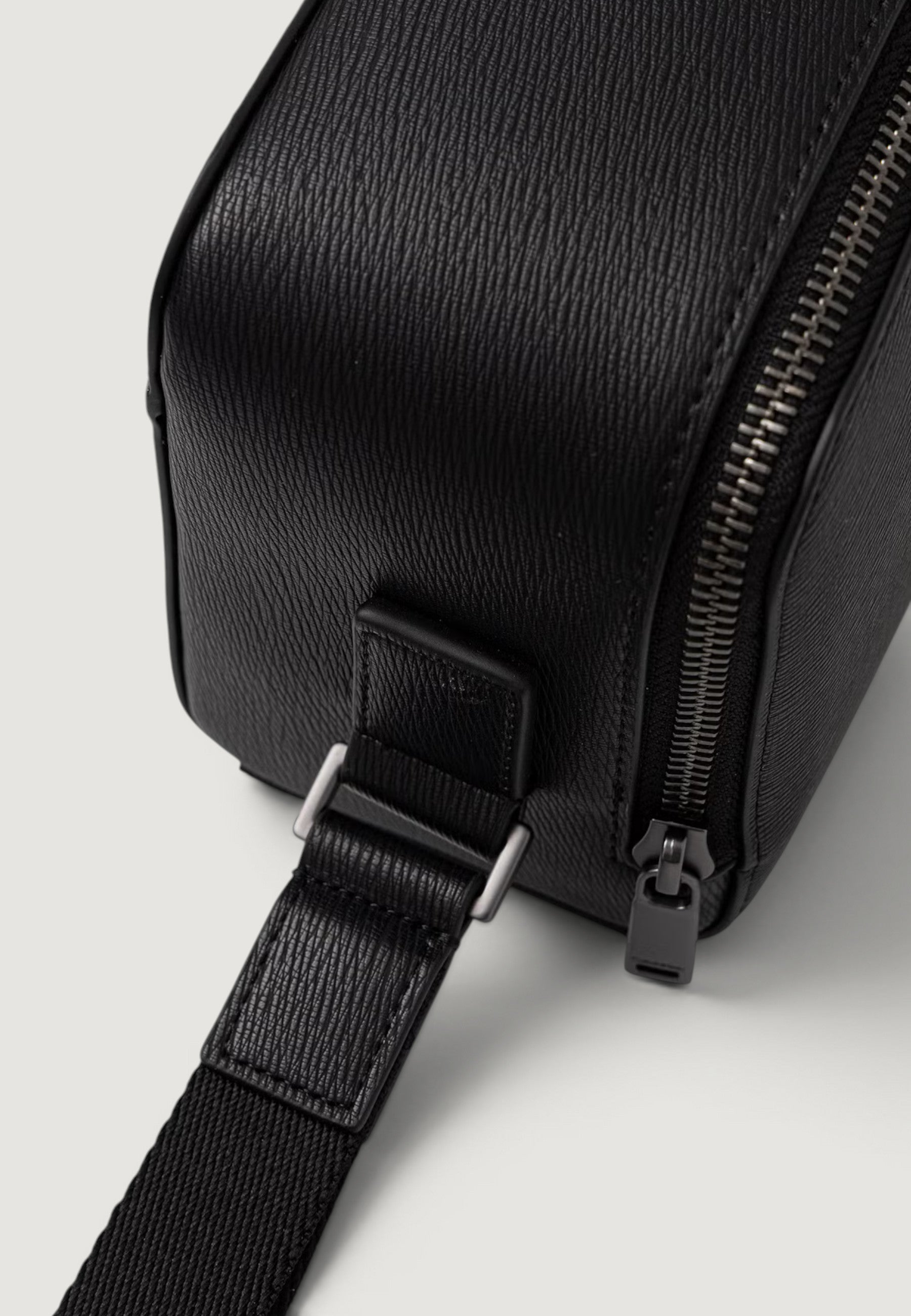 Pochette Calvin Klein EMBLEM HW DOPP KIT