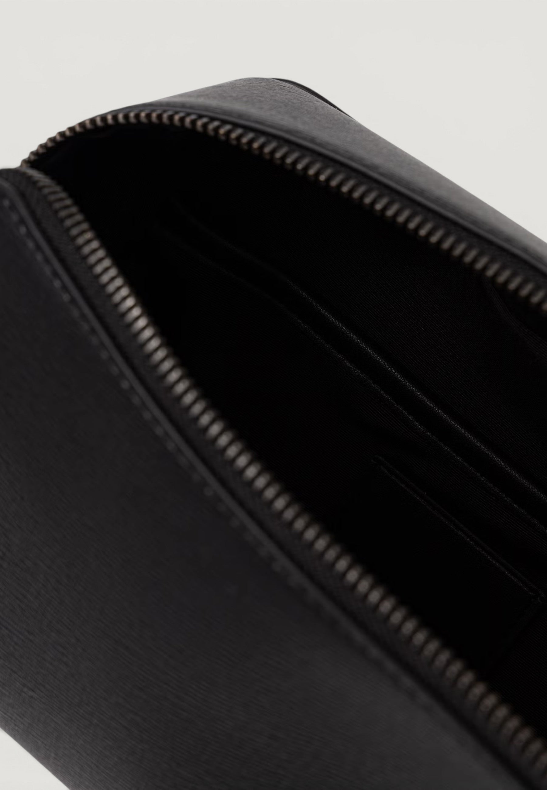 Pochette Calvin Klein EMBLEM HW DOPP KIT