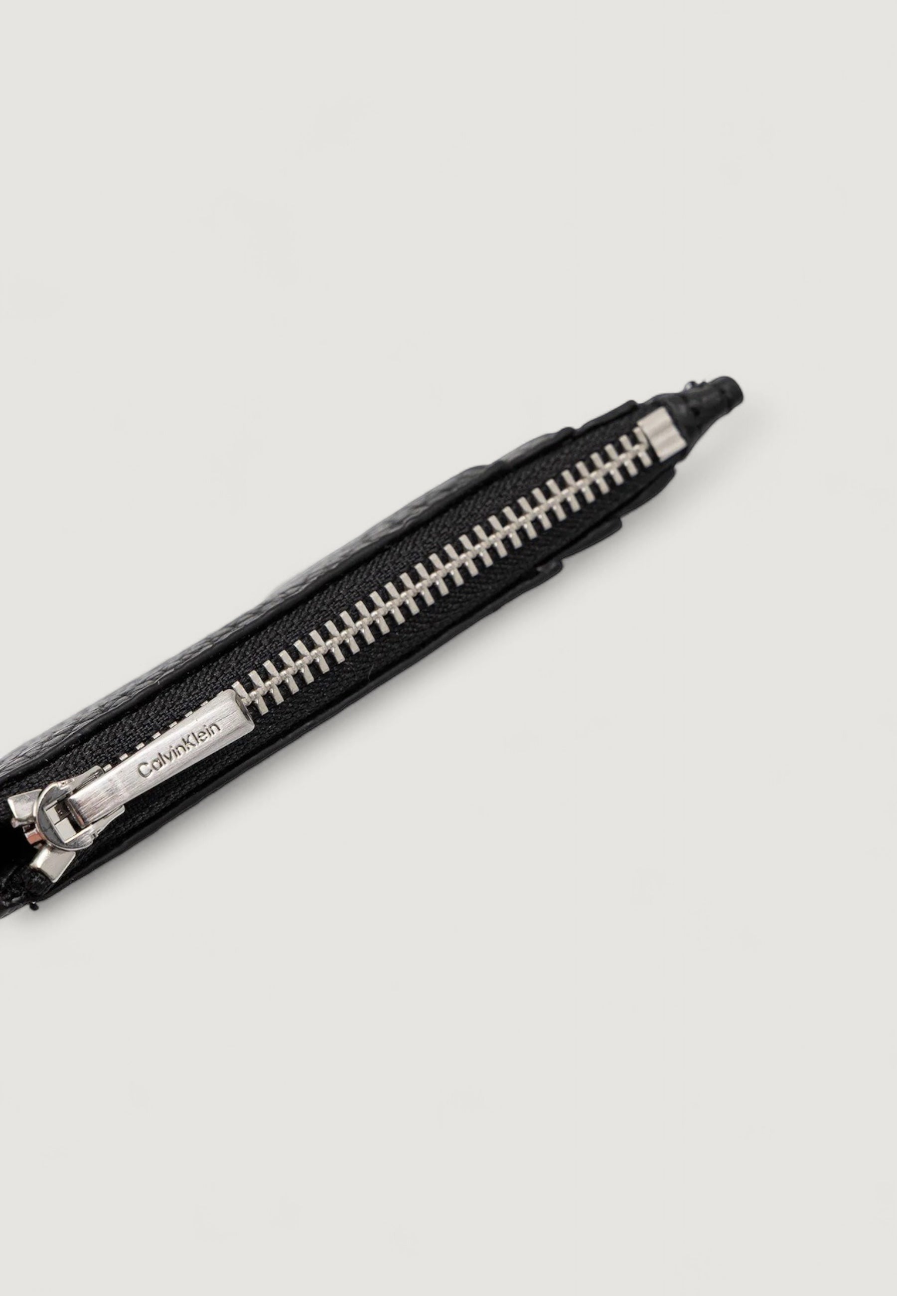  Calvin Klein CK LEATHER N/S ZIP CARD CASE