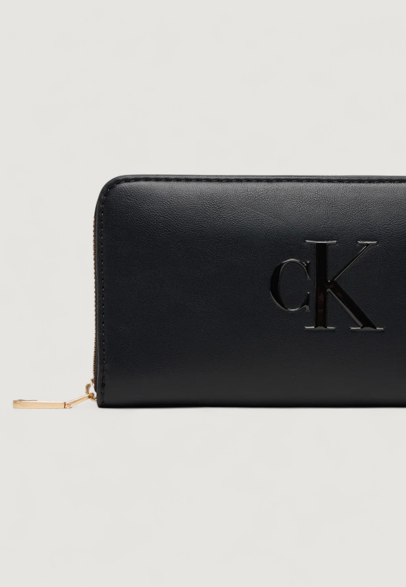 Portafoglio grande Calvin Klein BOLD CK LONG ZIP AROUND