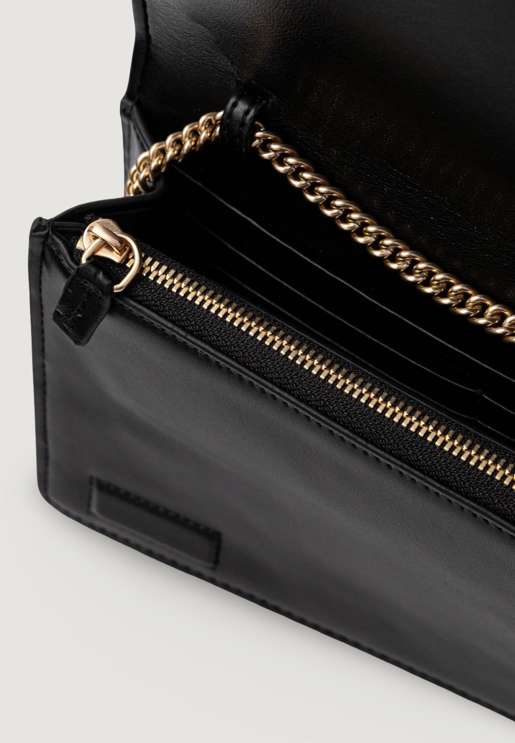 Portafoglio grande Calvin Klein CK WALLET ON CHAIN