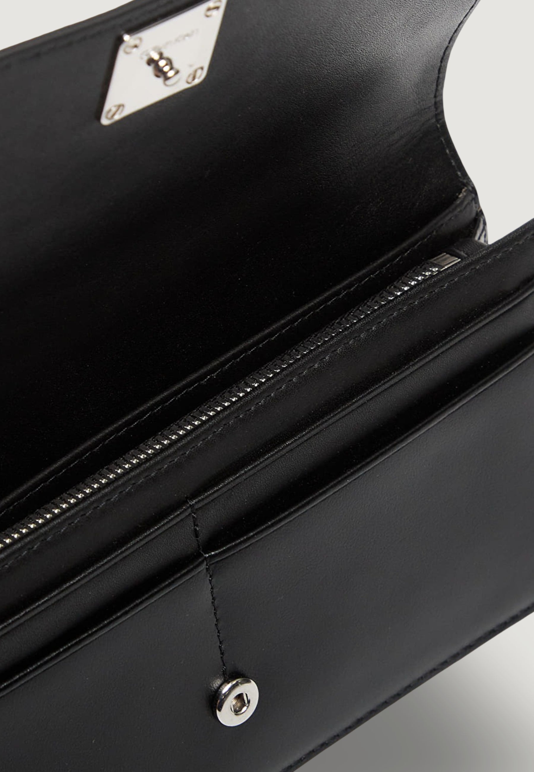 Wallet Calvin Klein EMBLEM HW PEBBLE LONG BIFOLD