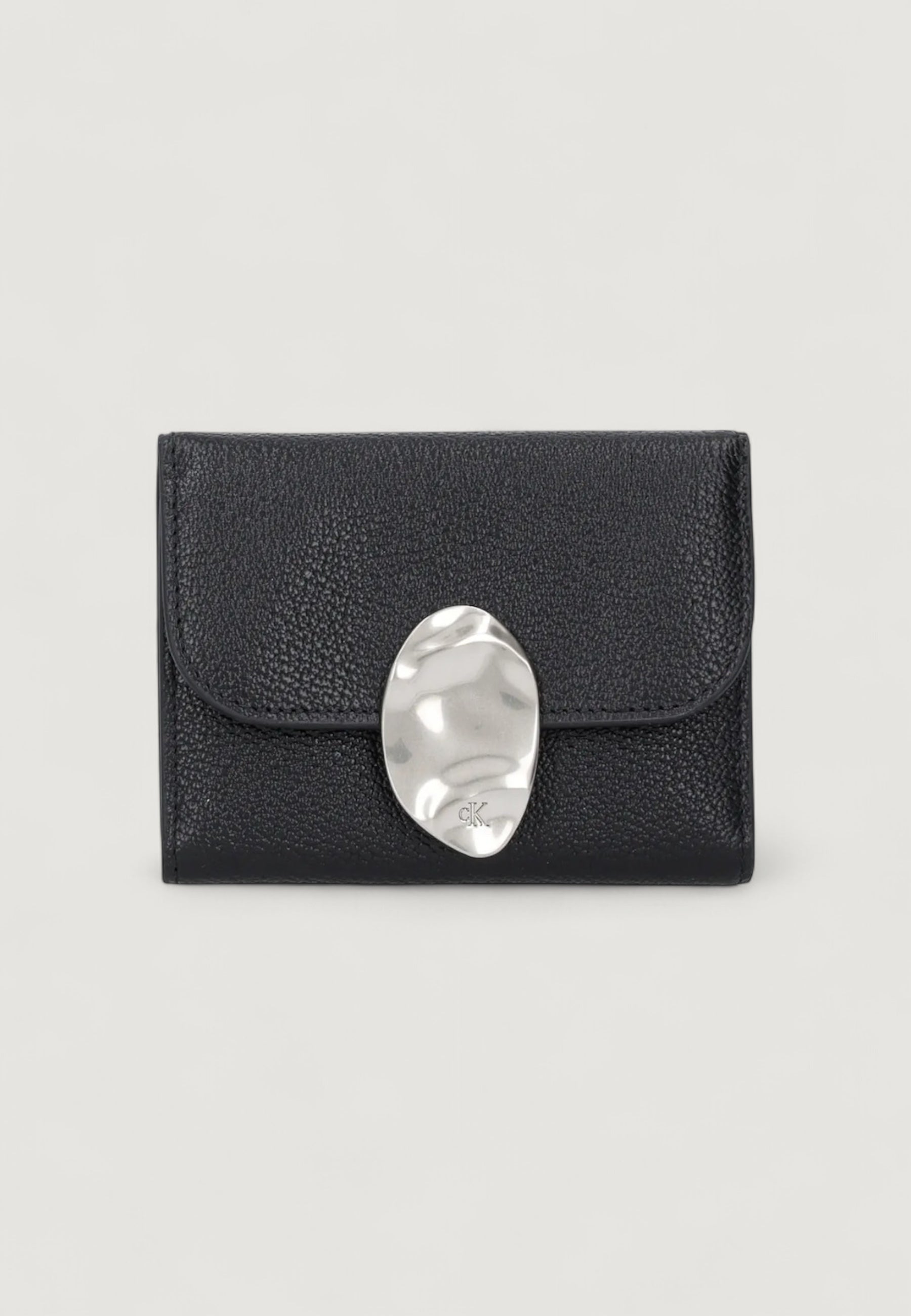 Portafoglio piccolo Calvin Klein STONE LOCK SLOUCHY LTHR TRIFOLD