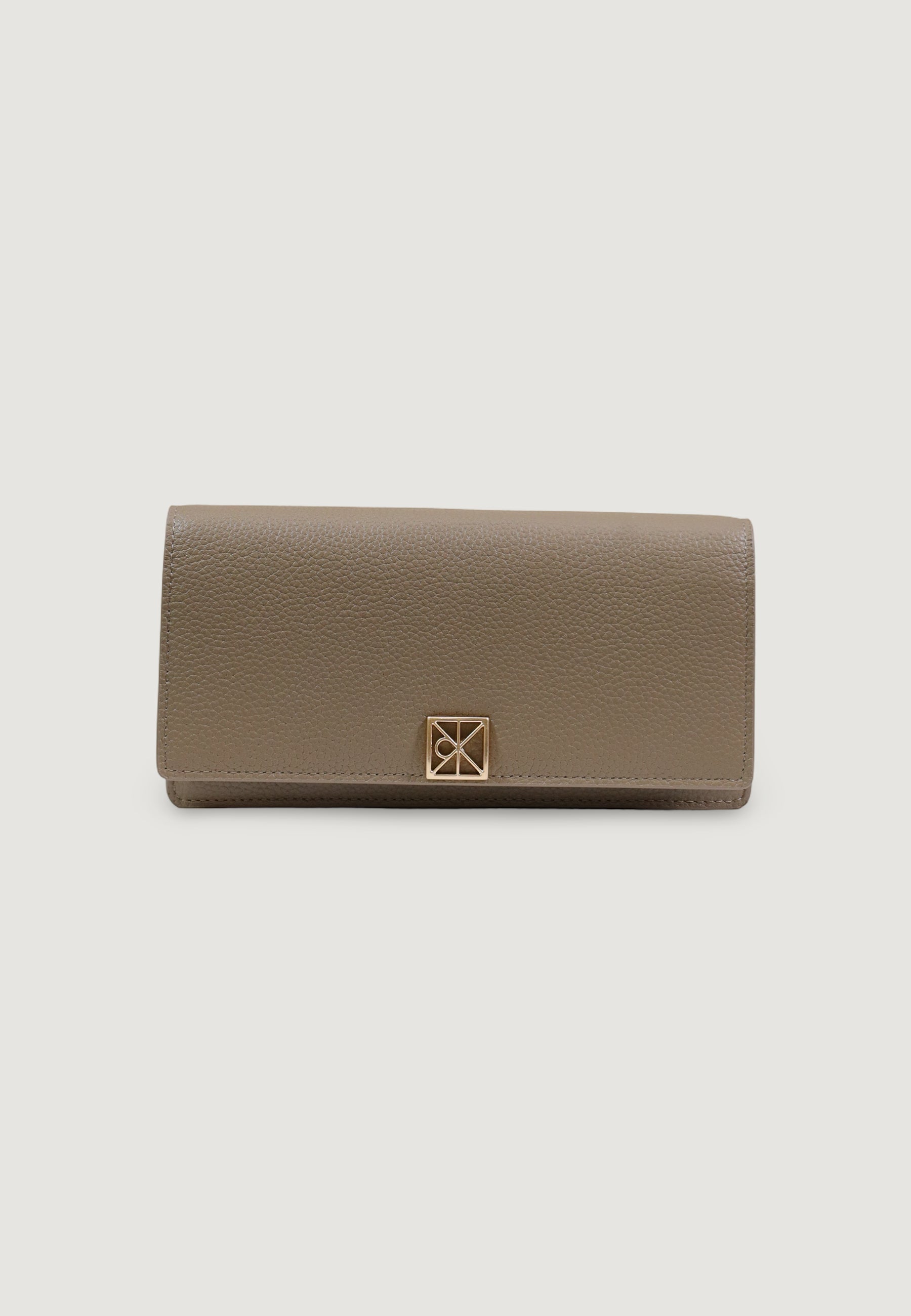 Portafoglio grande Calvin Klein EMBLEM HW PEBBLE LONG BIFOLD