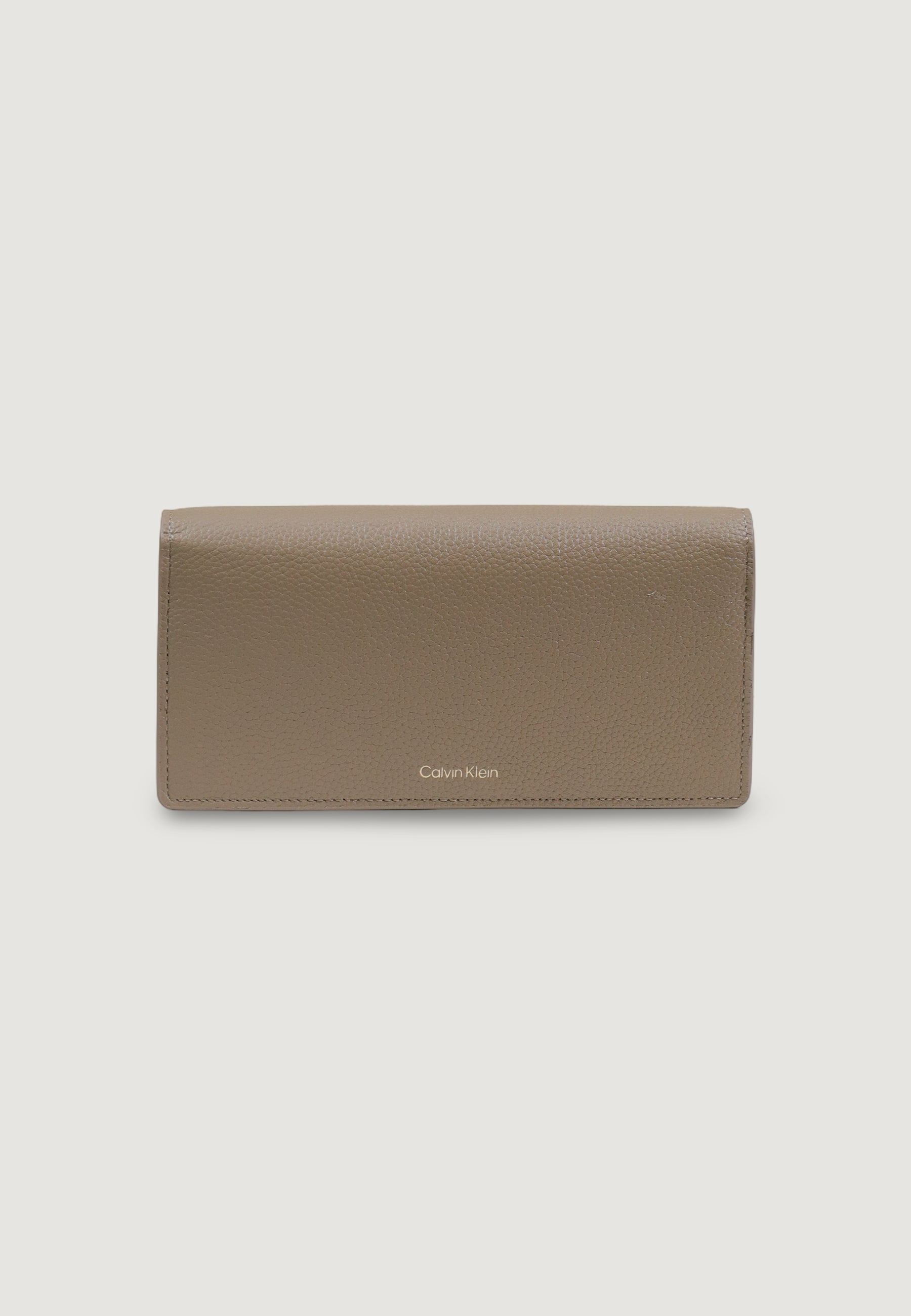 Portafoglio grande Calvin Klein EMBLEM HW PEBBLE LONG BIFOLD