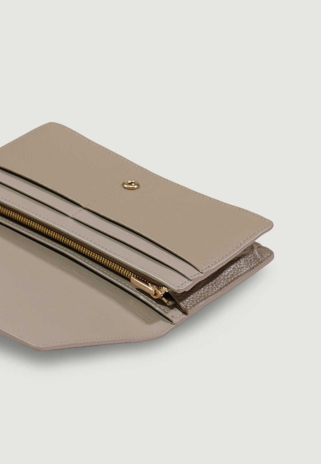Portafoglio grande Calvin Klein EMBLEM HW PEBBLE LONG BIFOLD