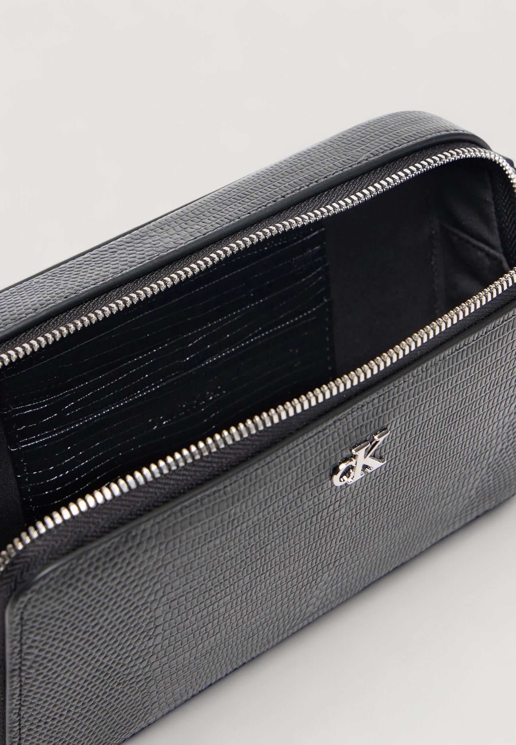 Portafoglio medio Calvin Klein LZRD EMBSSD LTHR MN