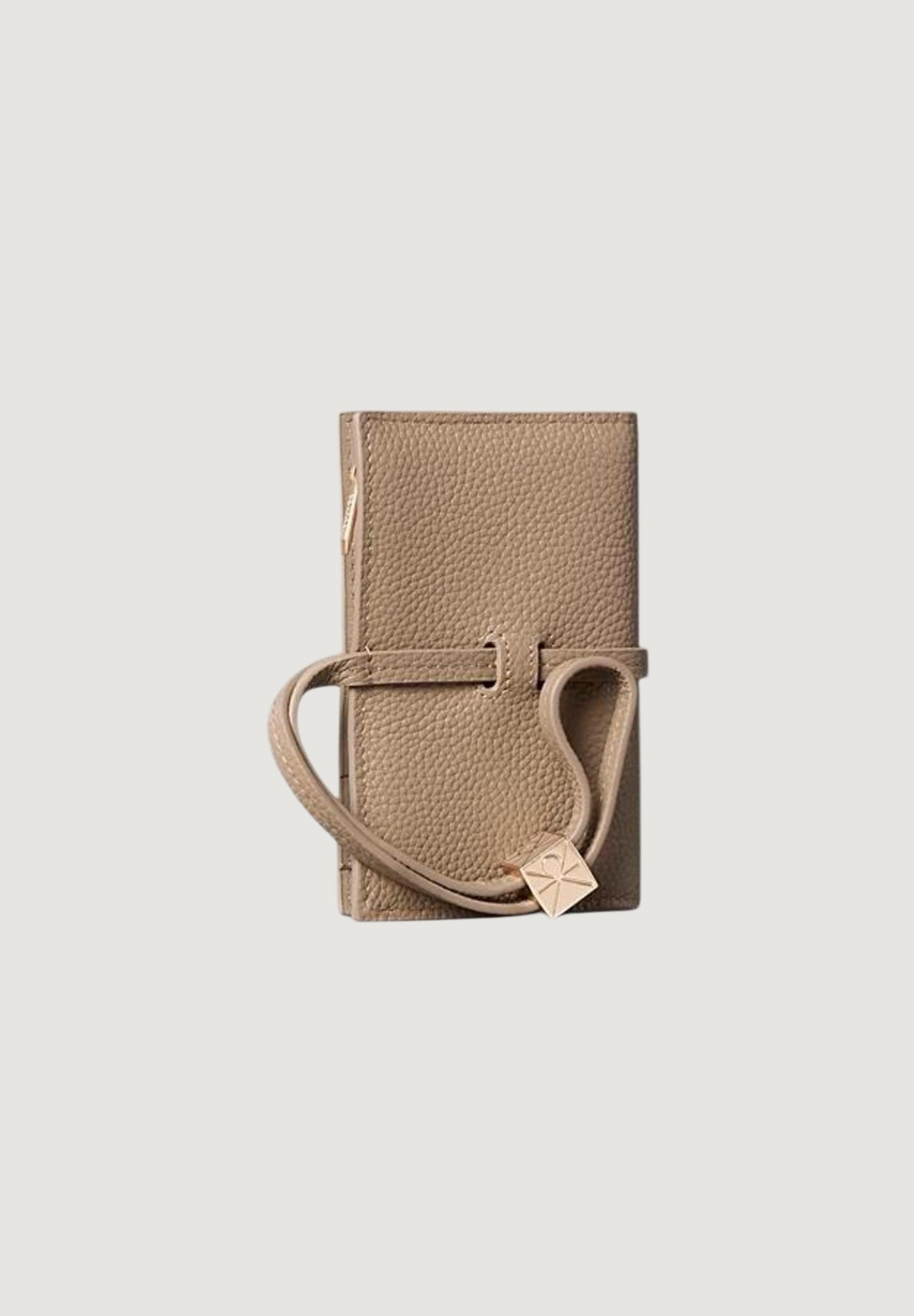 Portafoglio medio Calvin Klein EMBLEM HW PEBBLE  ON STRAP