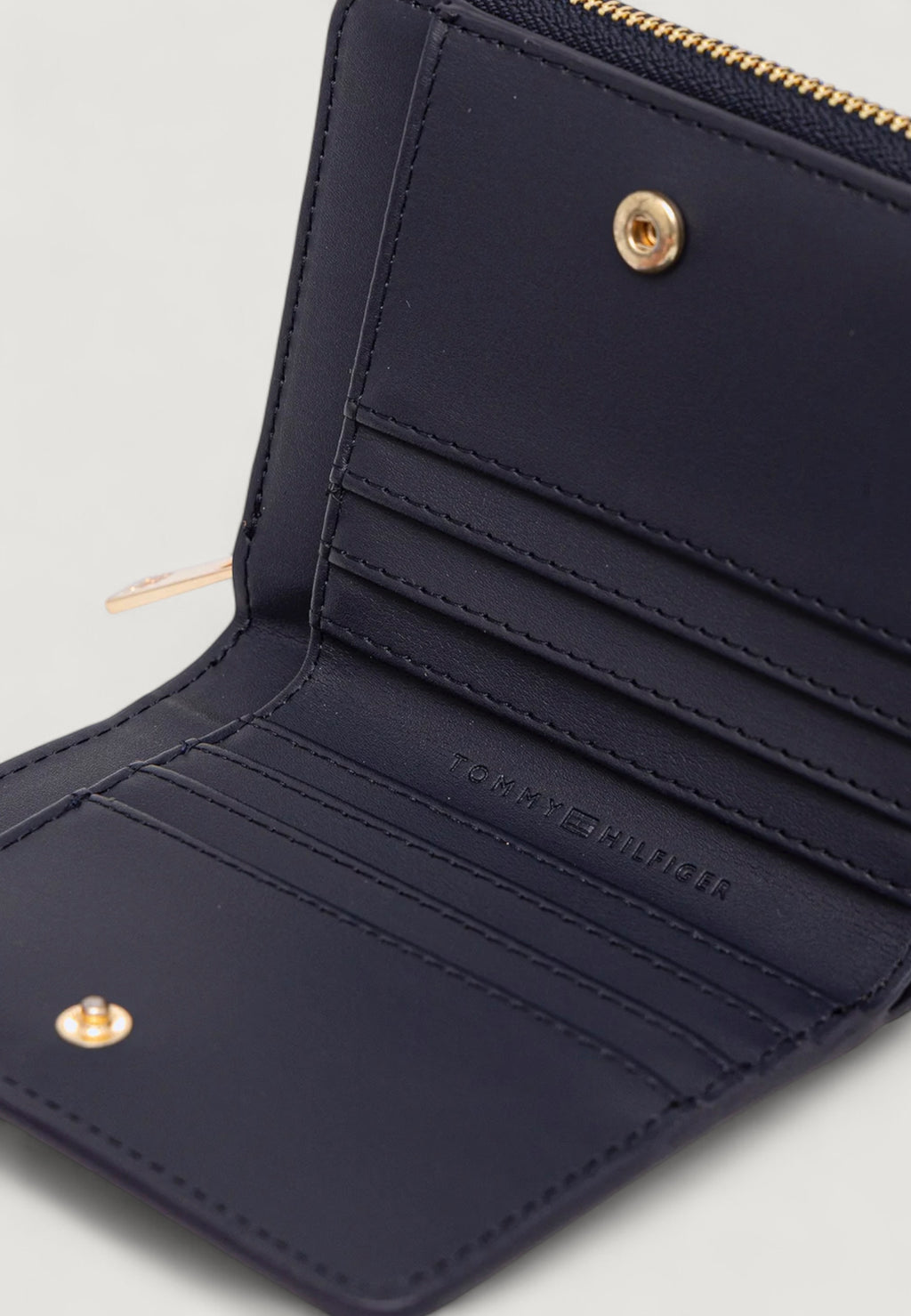 Medium wallet Tommy Hilfiger TH ICON MED ZA FLAP