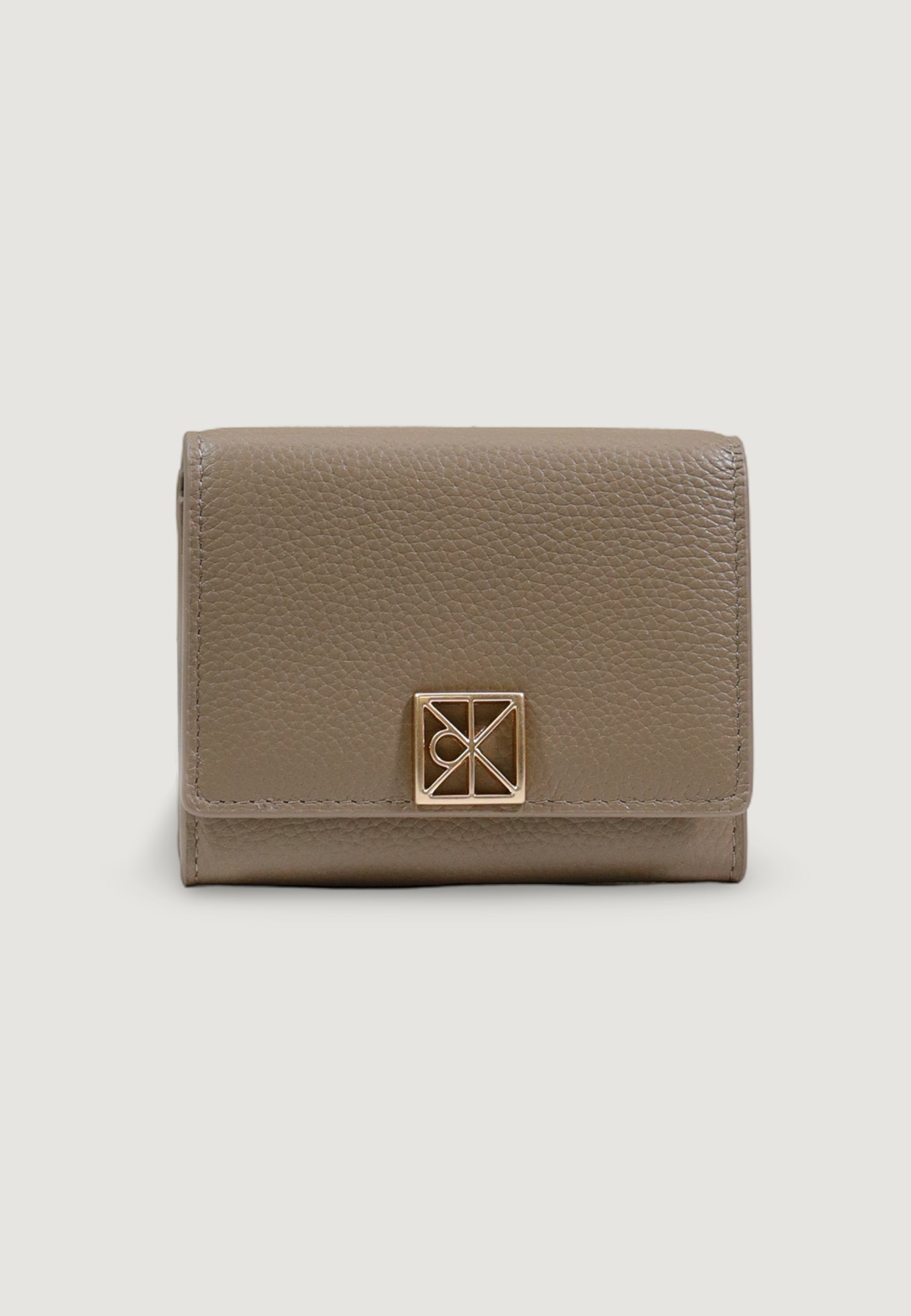 Portafoglio piccolo Calvin Klein EMBLEM HW PEBBLE TRIFOLD W/ZIP