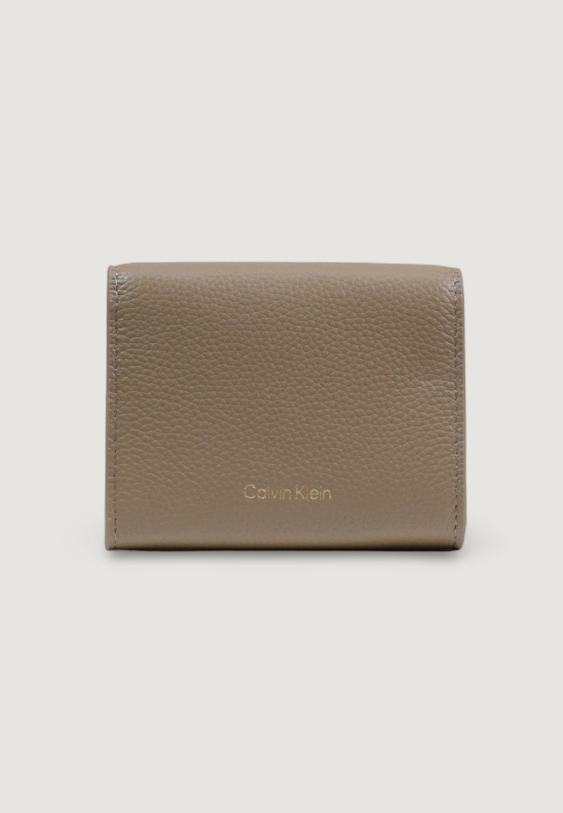 Portafoglio piccolo Calvin Klein EMBLEM HW PEBBLE TRIFOLD W/ZIP