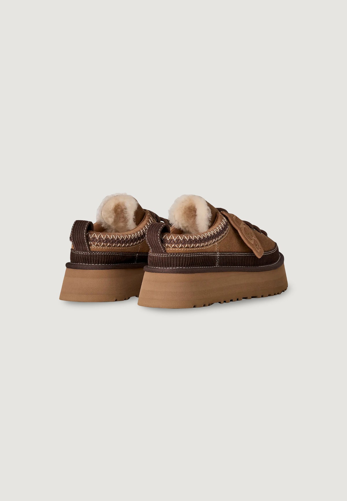 Low heel shoes UGG HERITAGE LACE-UP SLIPPER
