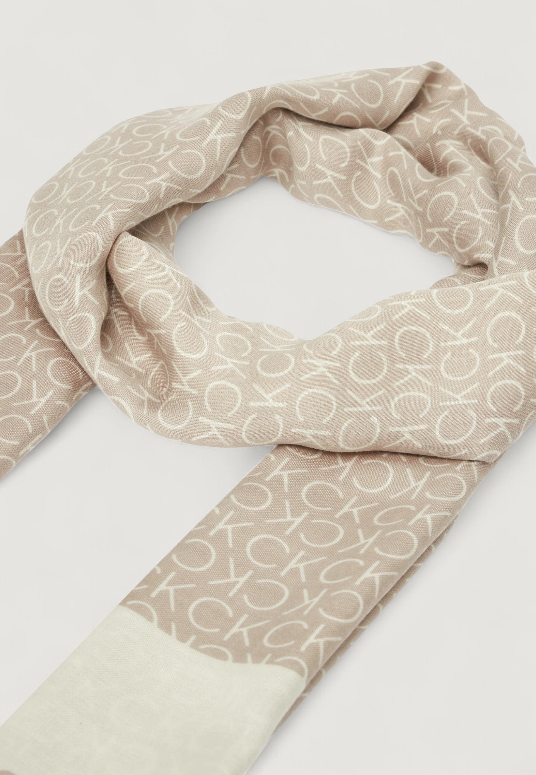 Scarf Calvin Klein AP MNML LG SHWL 70 X