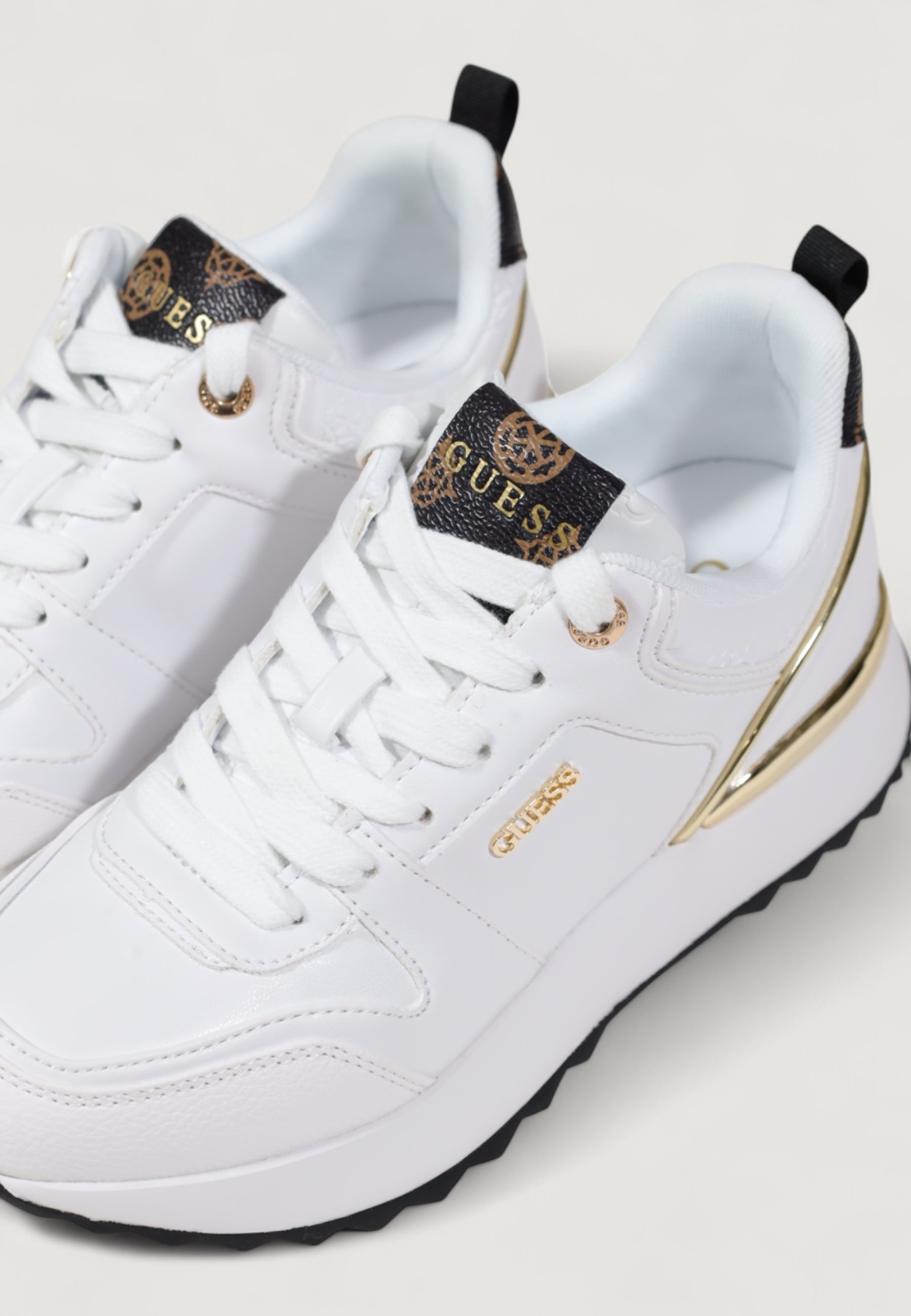 Sneakers Guess KADDY