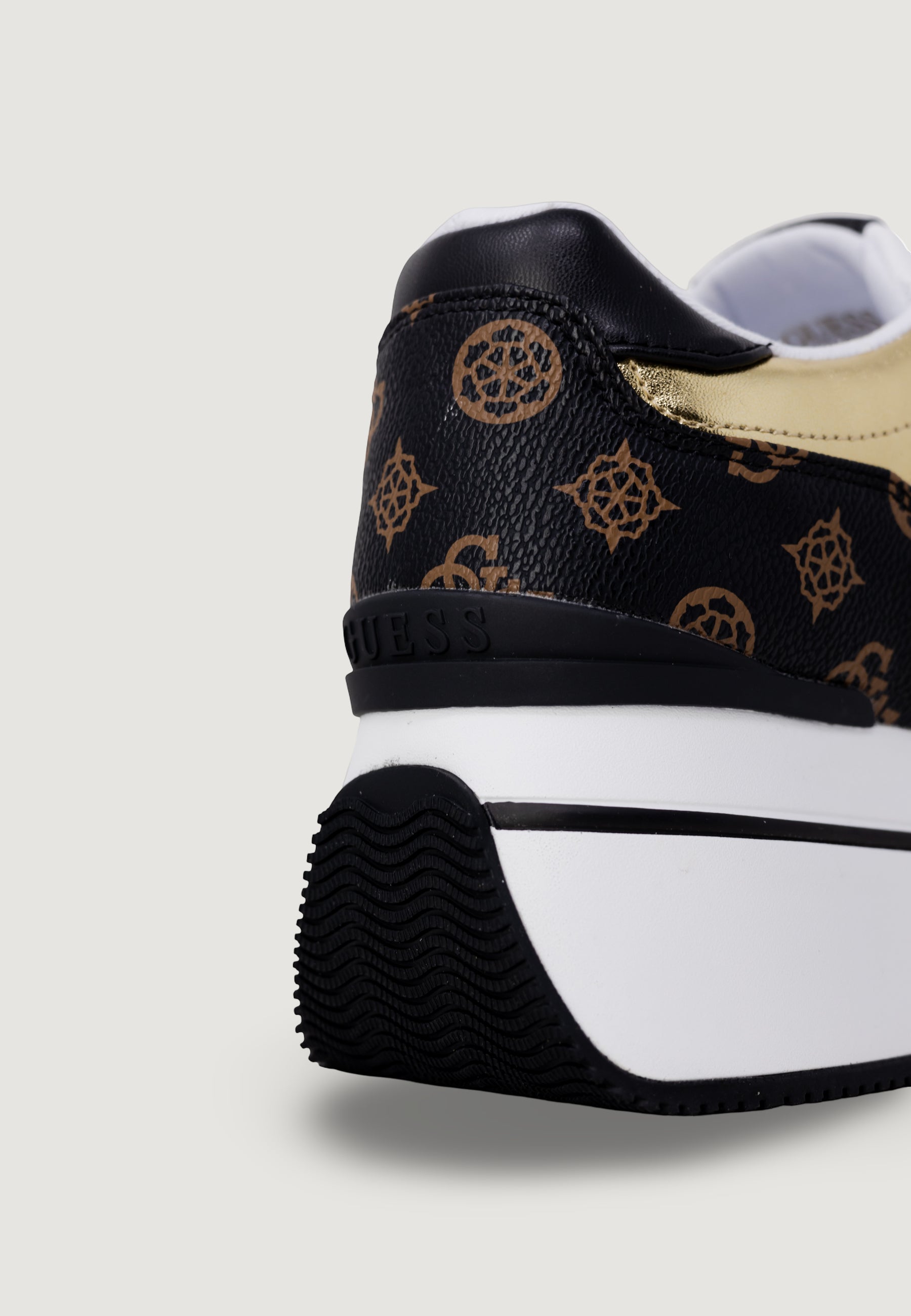 Sneakers Guess CAMRIO - Imballo Originale Danneggiato - Prodotto Integro