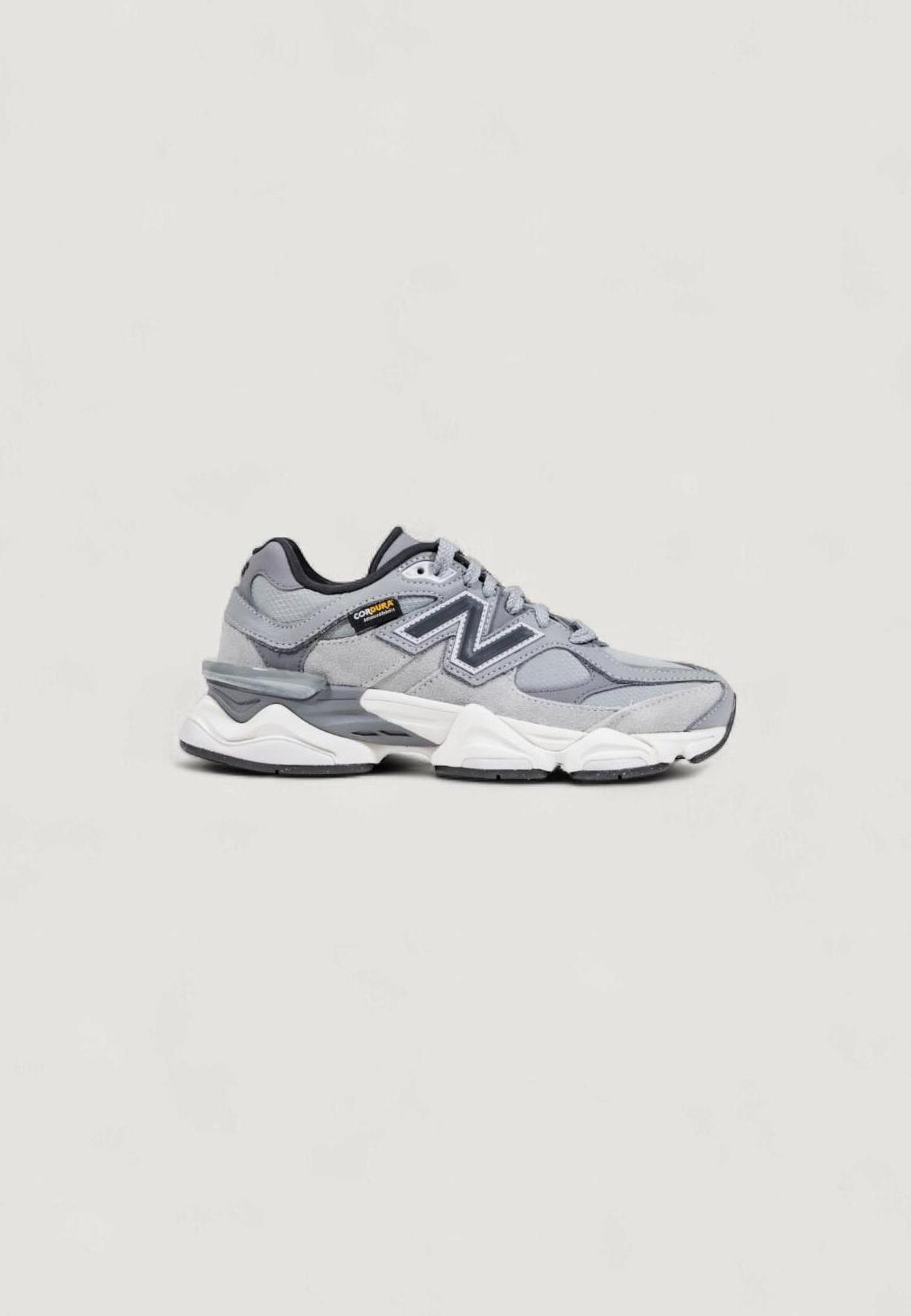 Sneakers New Balance 9060 - Imballo Originale Danneggiato - Prodotto Integro