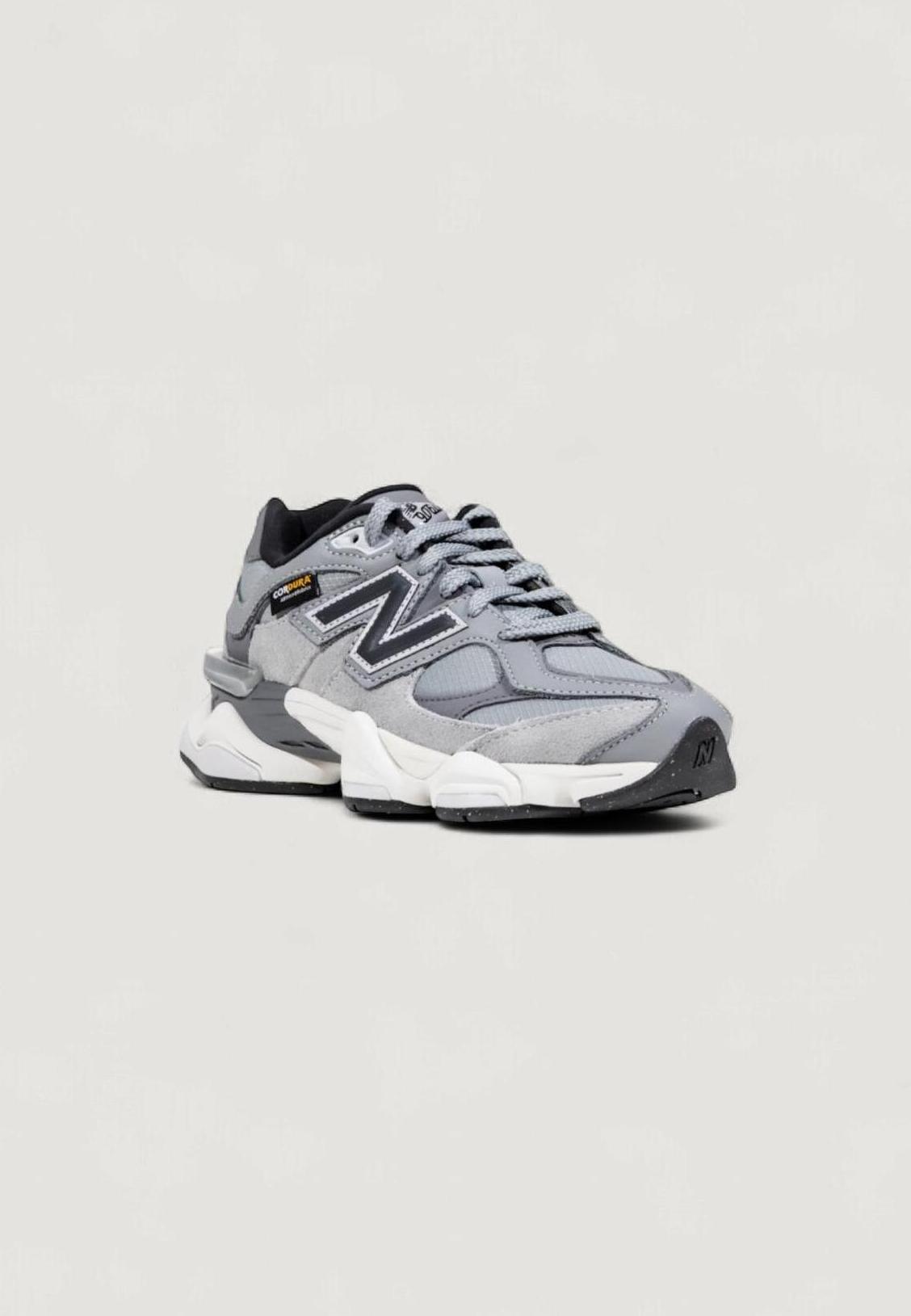 Sneakers New Balance 9060 - Imballo Originale Danneggiato - Prodotto Integro