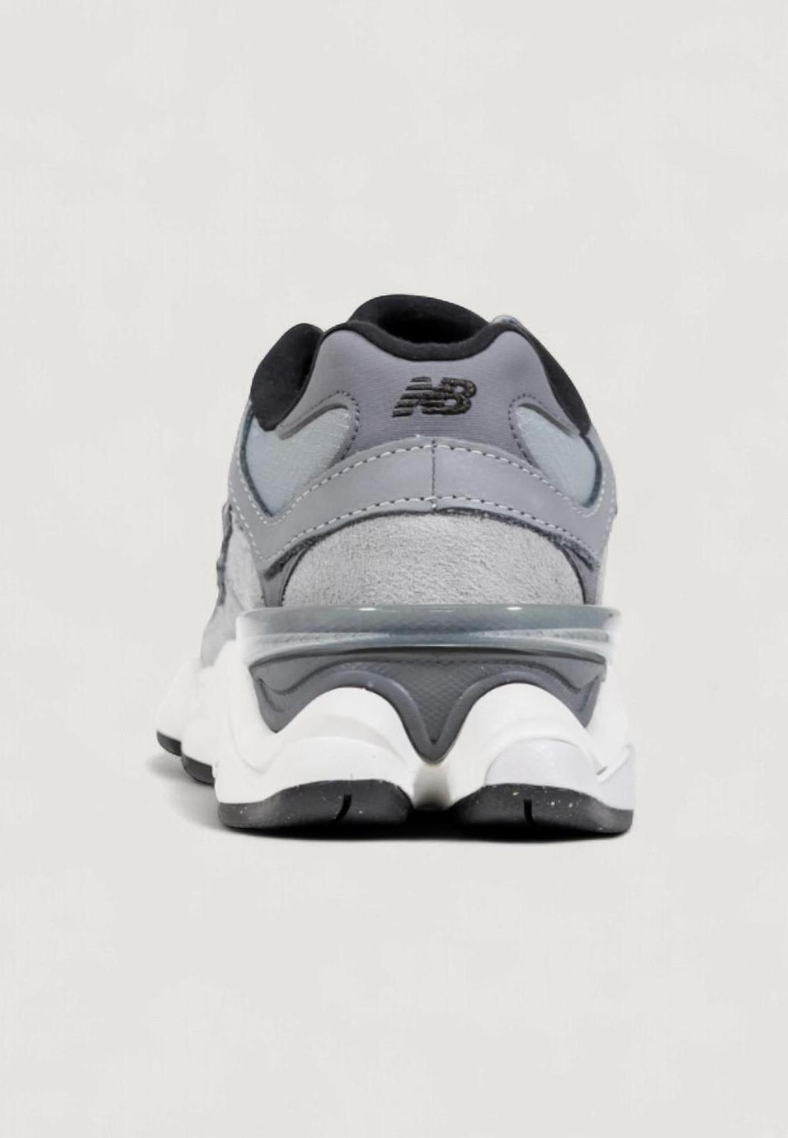 Sneakers New Balance 9060 - Imballo Originale Danneggiato - Prodotto Integro