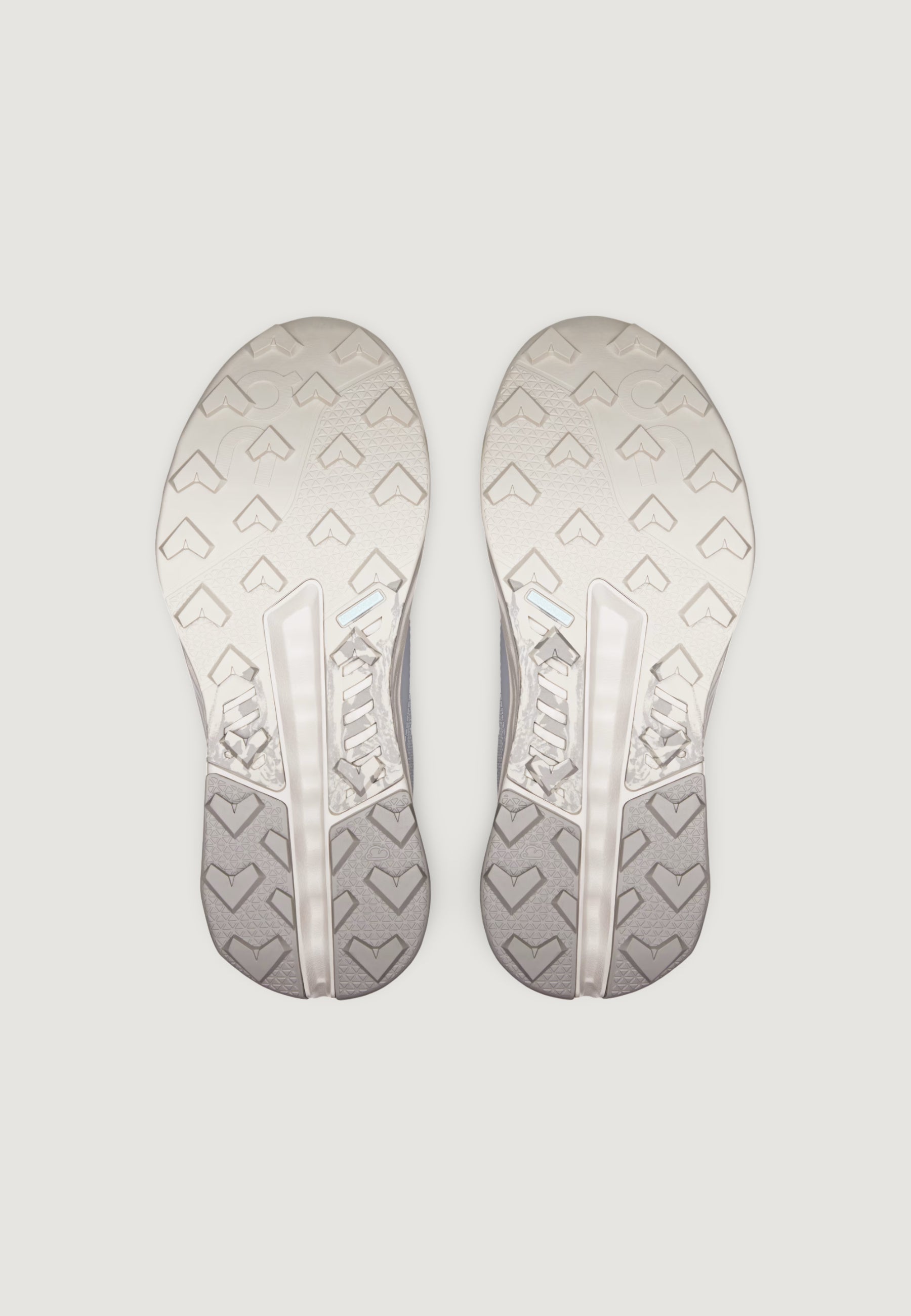 Sneakers On Running Cloudhorizon 2