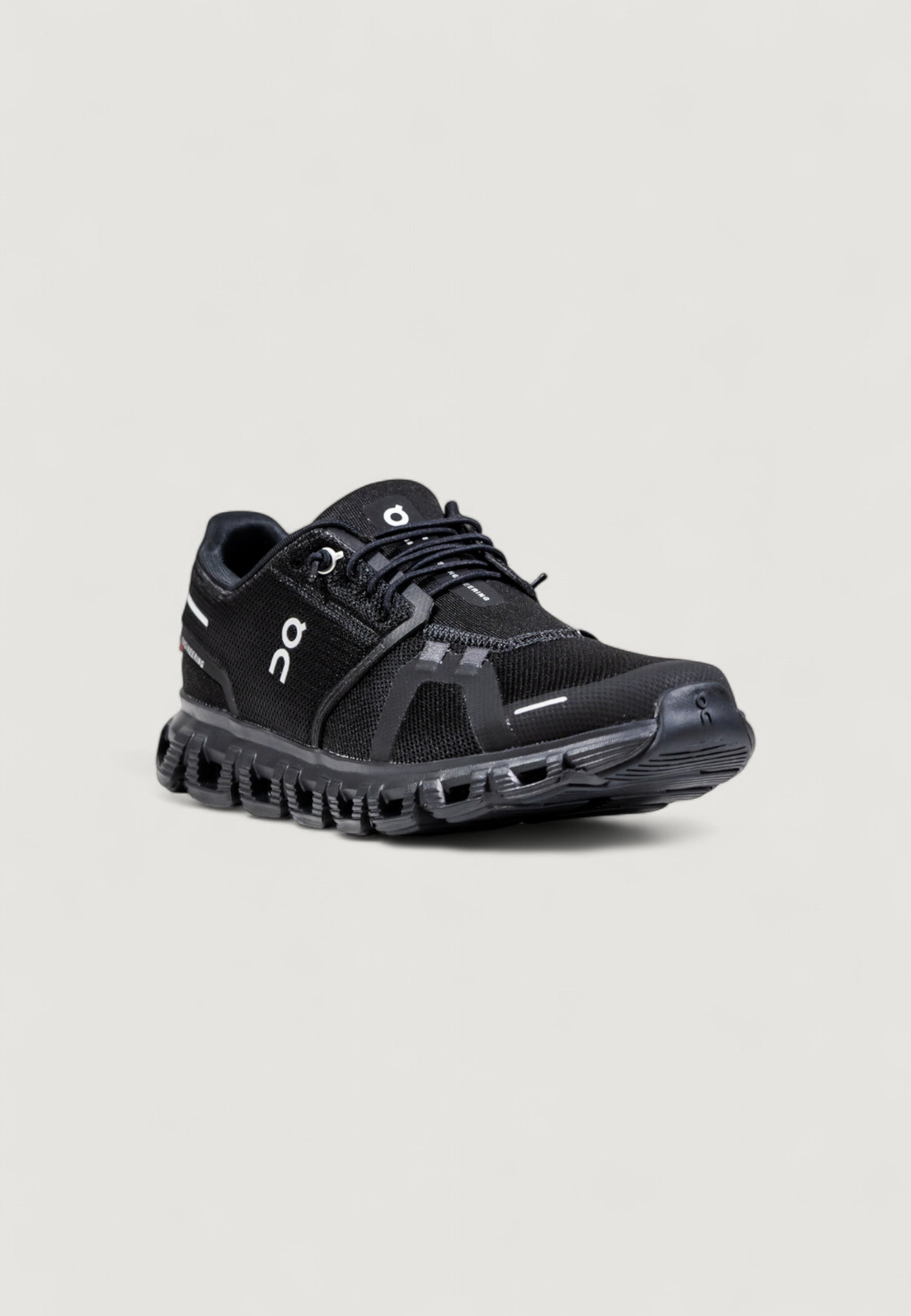 Sneakers On Running Cloud 6