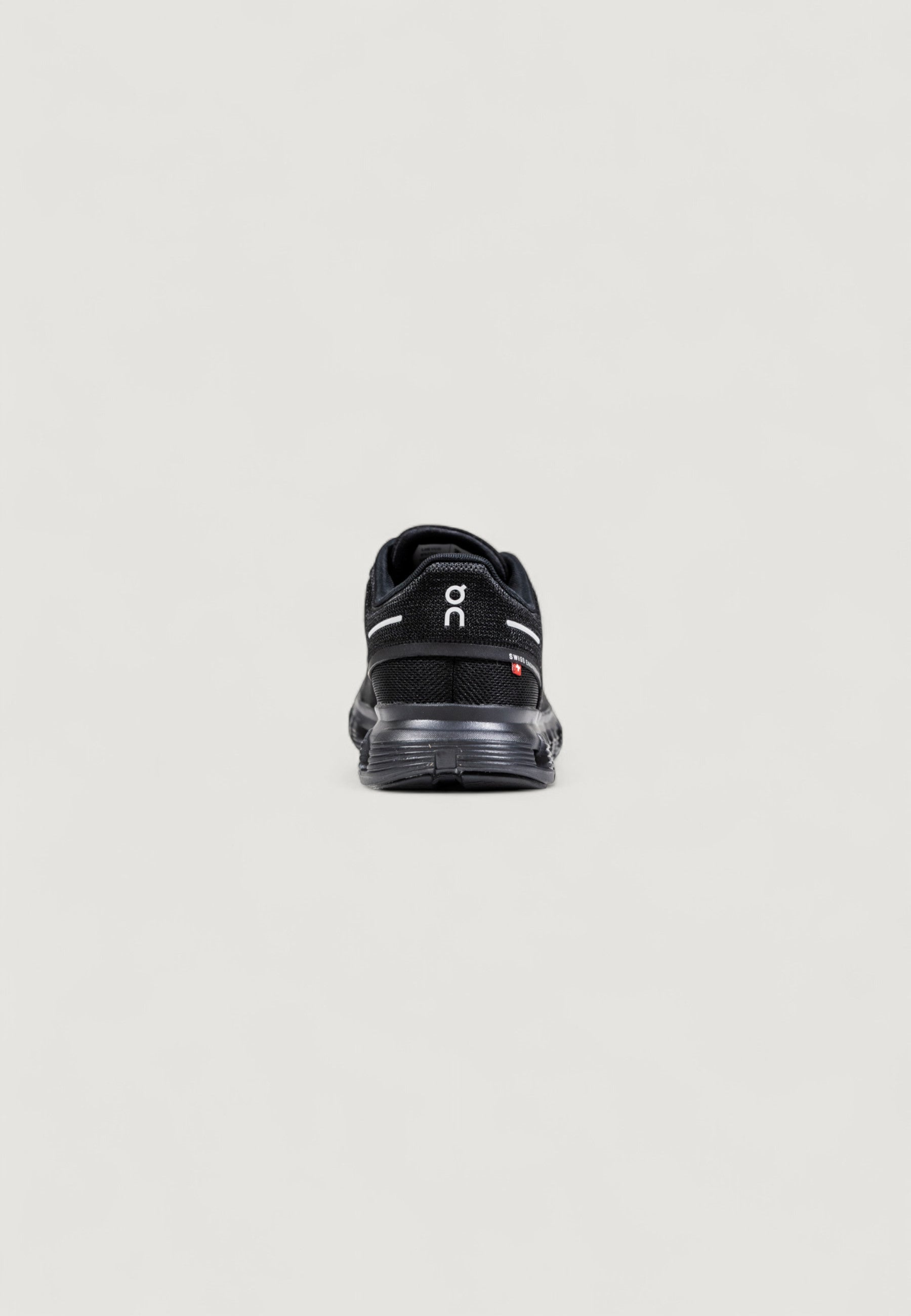 Sneakers On Running Cloud 6
