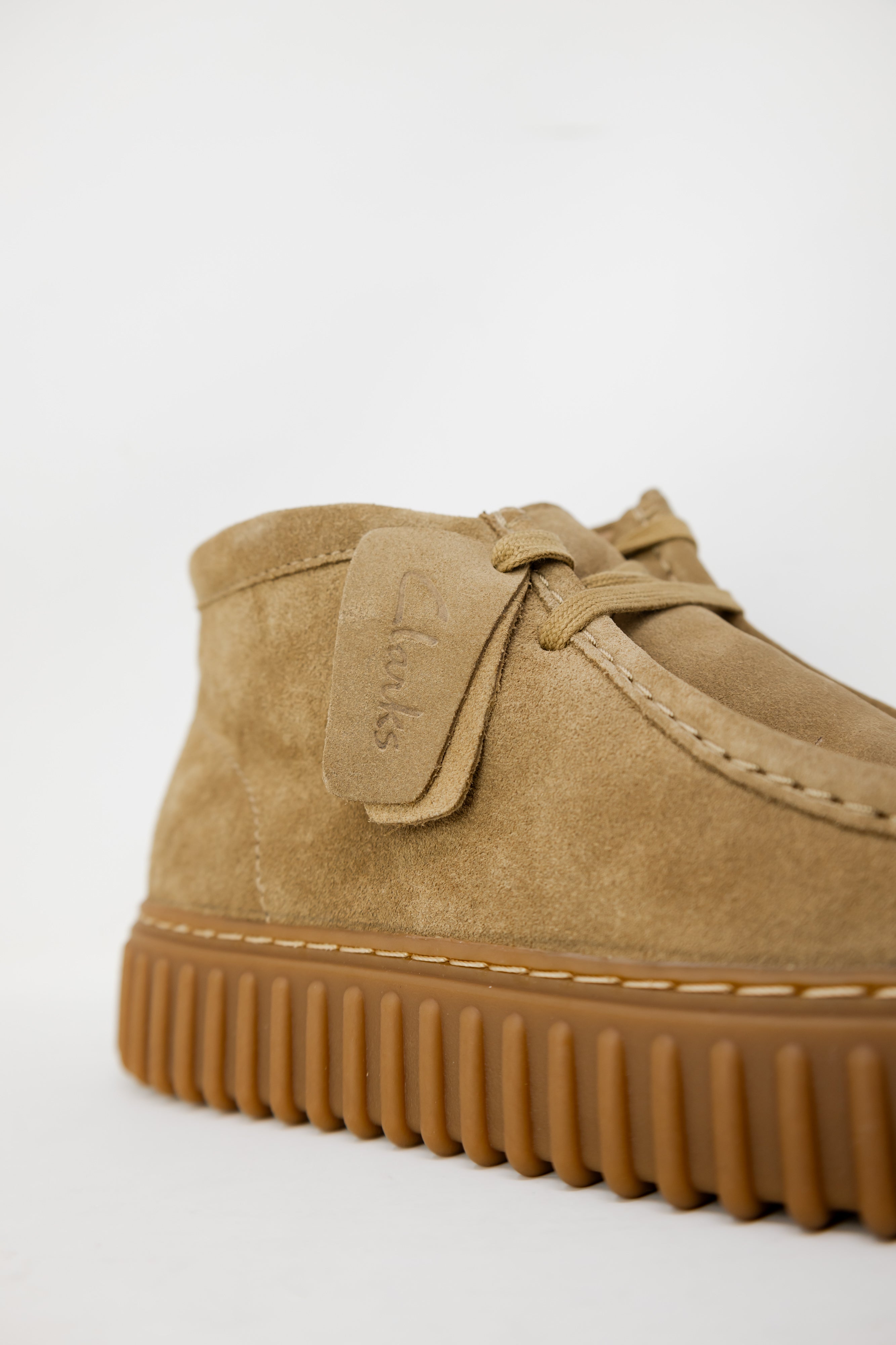 Stivaletti Clarks TORHILL HI DKSAND SU - Imballo Originale Danneggiato - Prodotto Integro