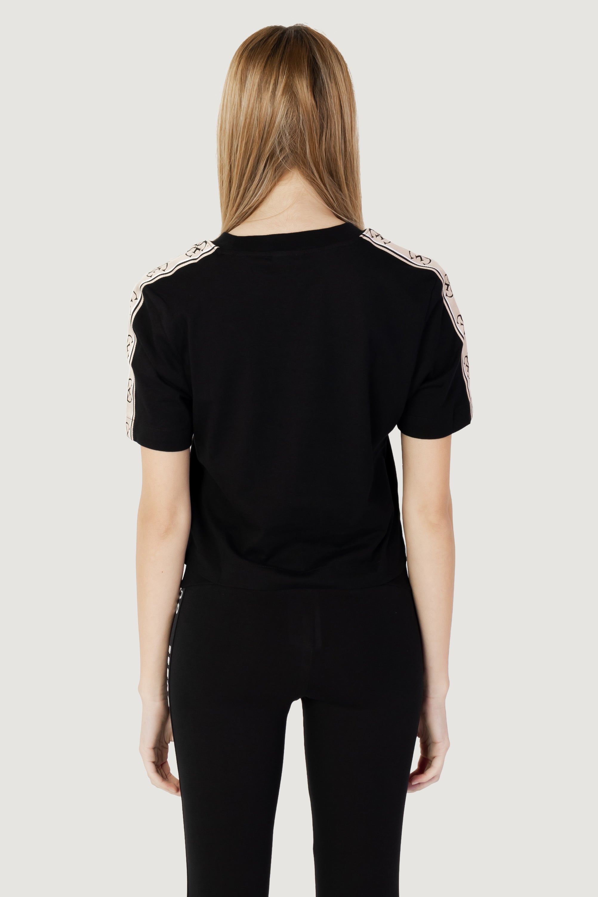 T-shirt Guess Active BRITNEY CROP TEE
