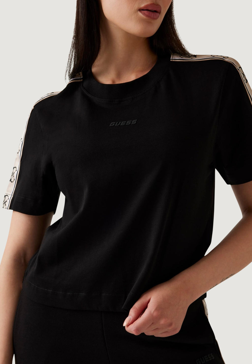 T-shirt Guess Active BRITNEY CROP TEE