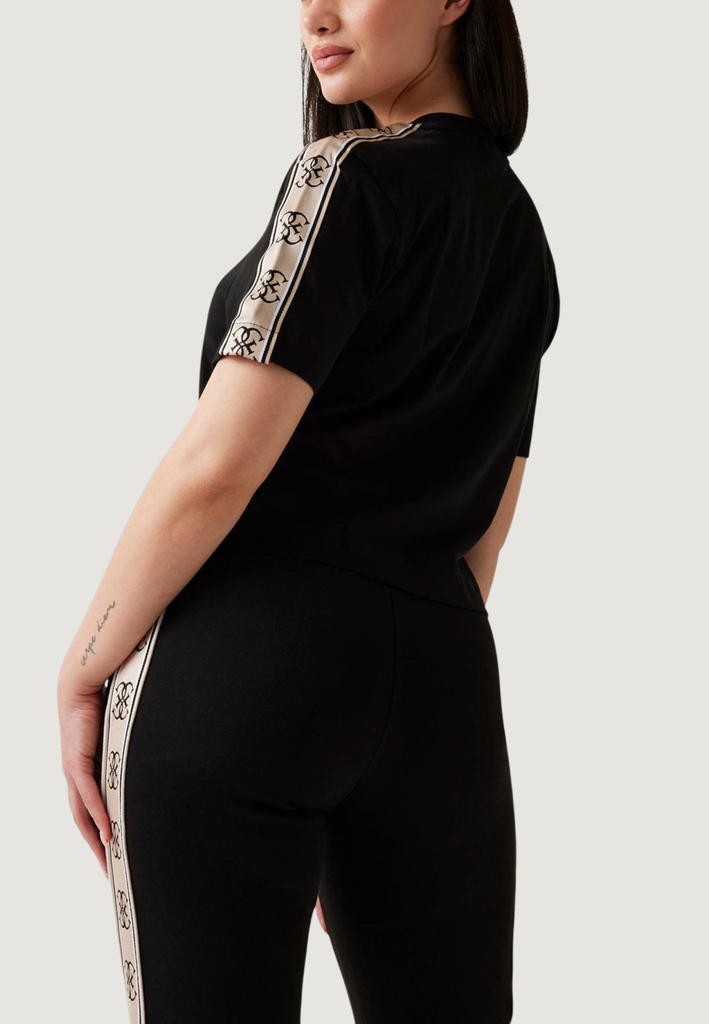 T-shirt Guess Active BRITNEY CROP TEE