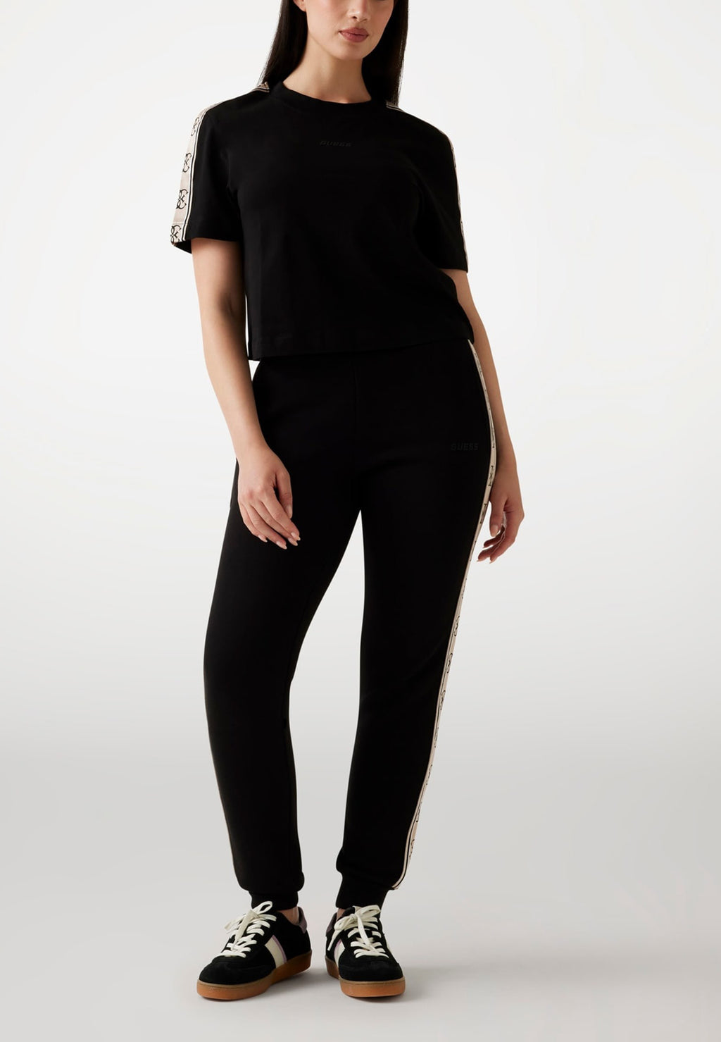 T-shirt Guess Active BRITNEY CROP TEE