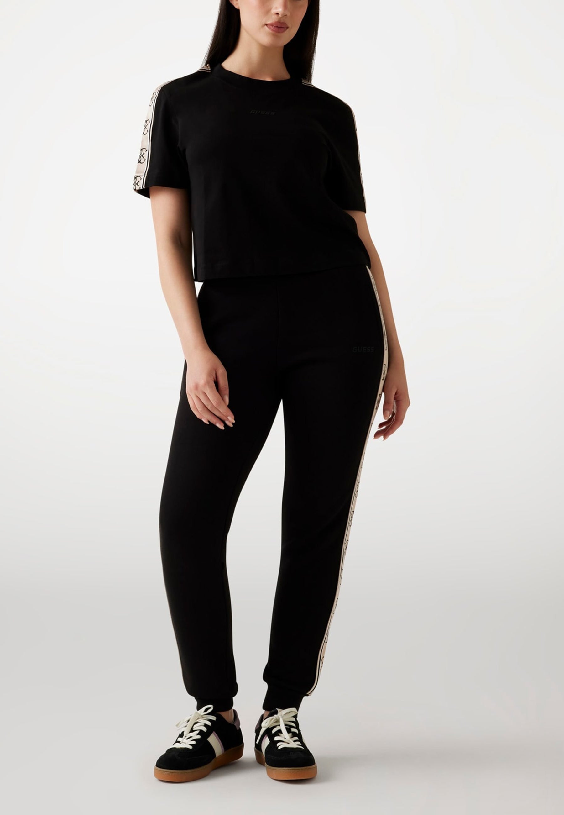 T-shirt Guess Active BRITNEY CROP TEE