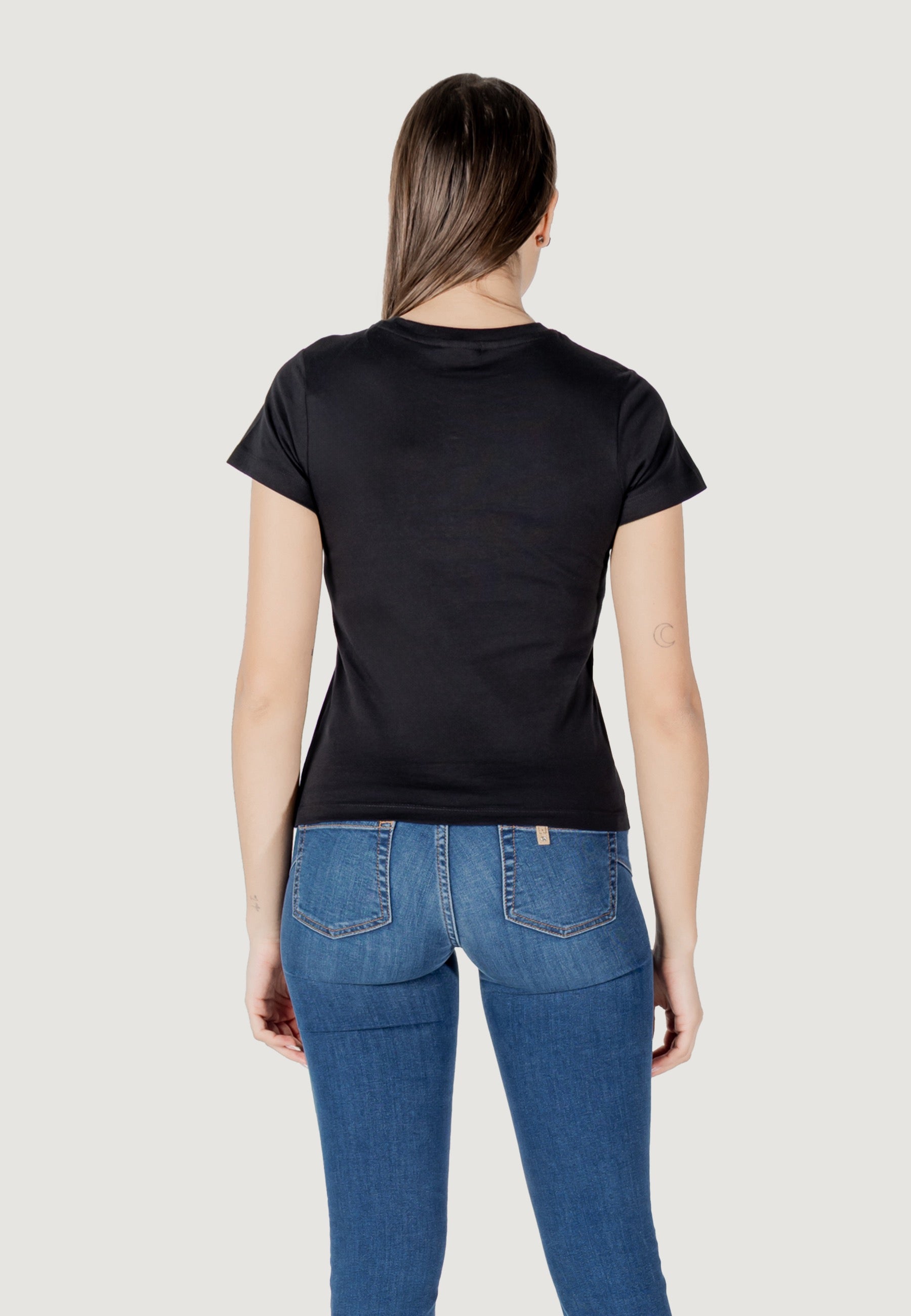 T-shirts Guess Active NARCISO CN